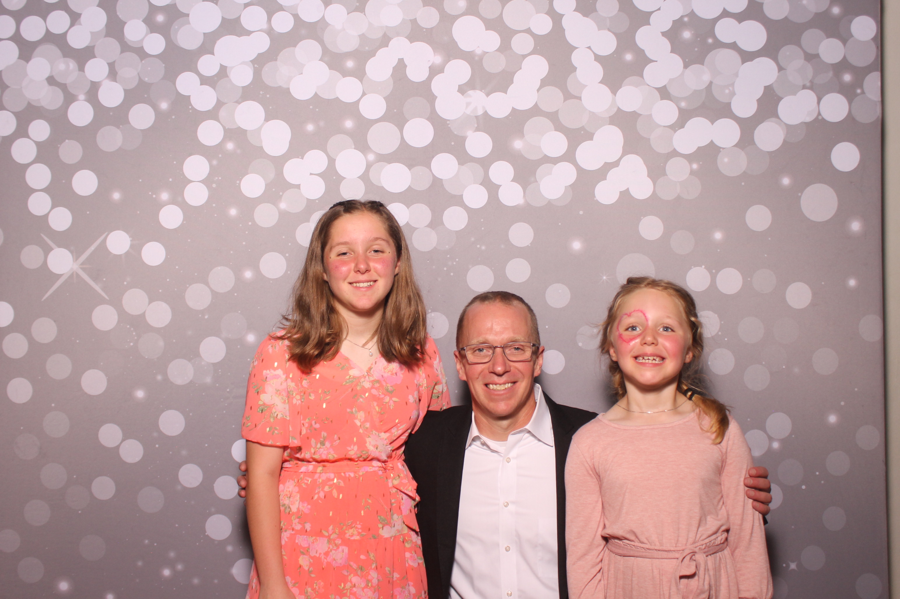 Mariemount Father Daughter Dance | View more photos from the event at gallery.photoboothcincy.com/u/PhotoBoothCincy/Mariemount-Father-Daughter-Dance-1
