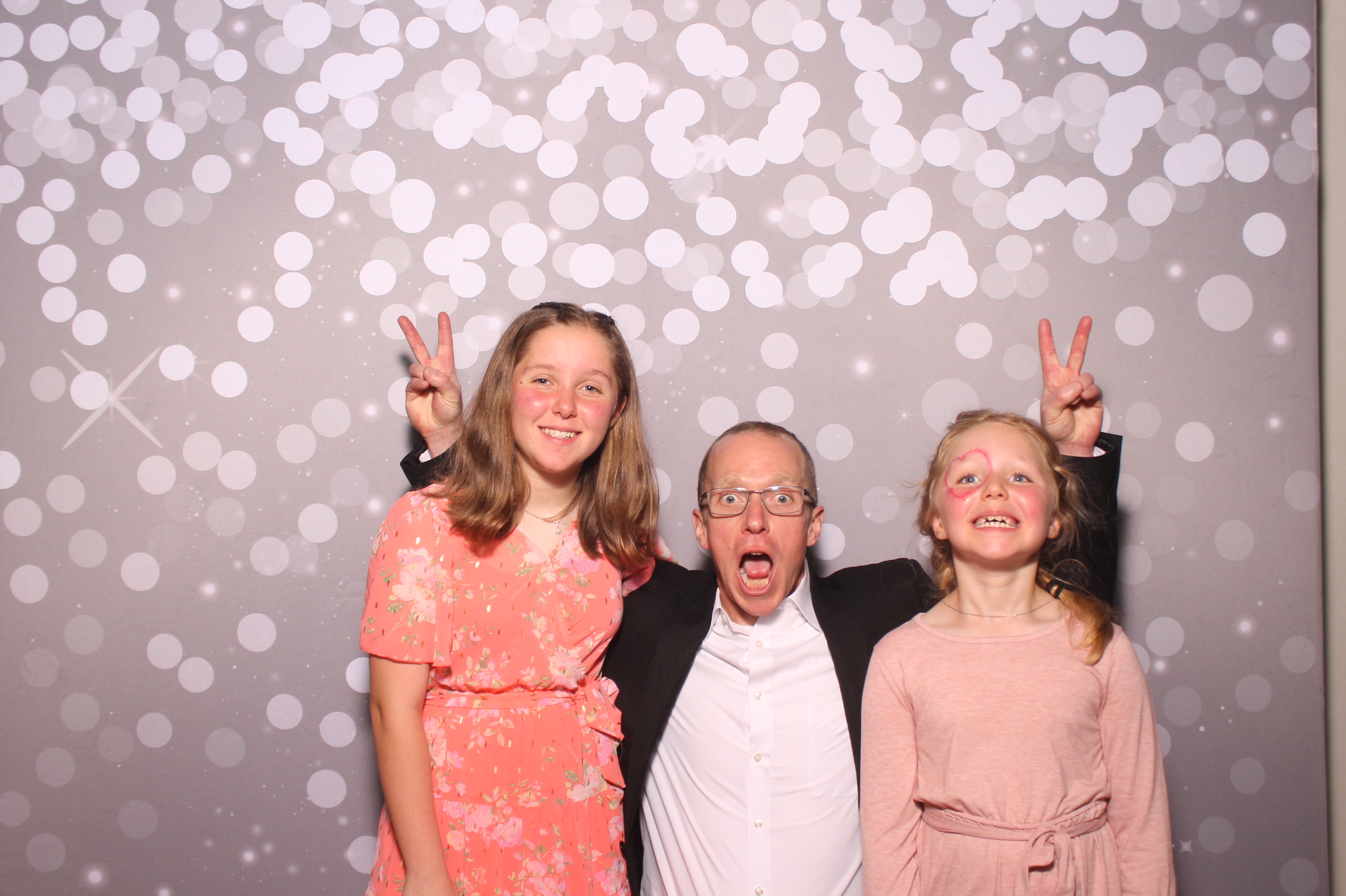 Mariemount Father Daughter Dance | View more photos from the event at gallery.photoboothcincy.com/u/PhotoBoothCincy/Mariemount-Father-Daughter-Dance-1