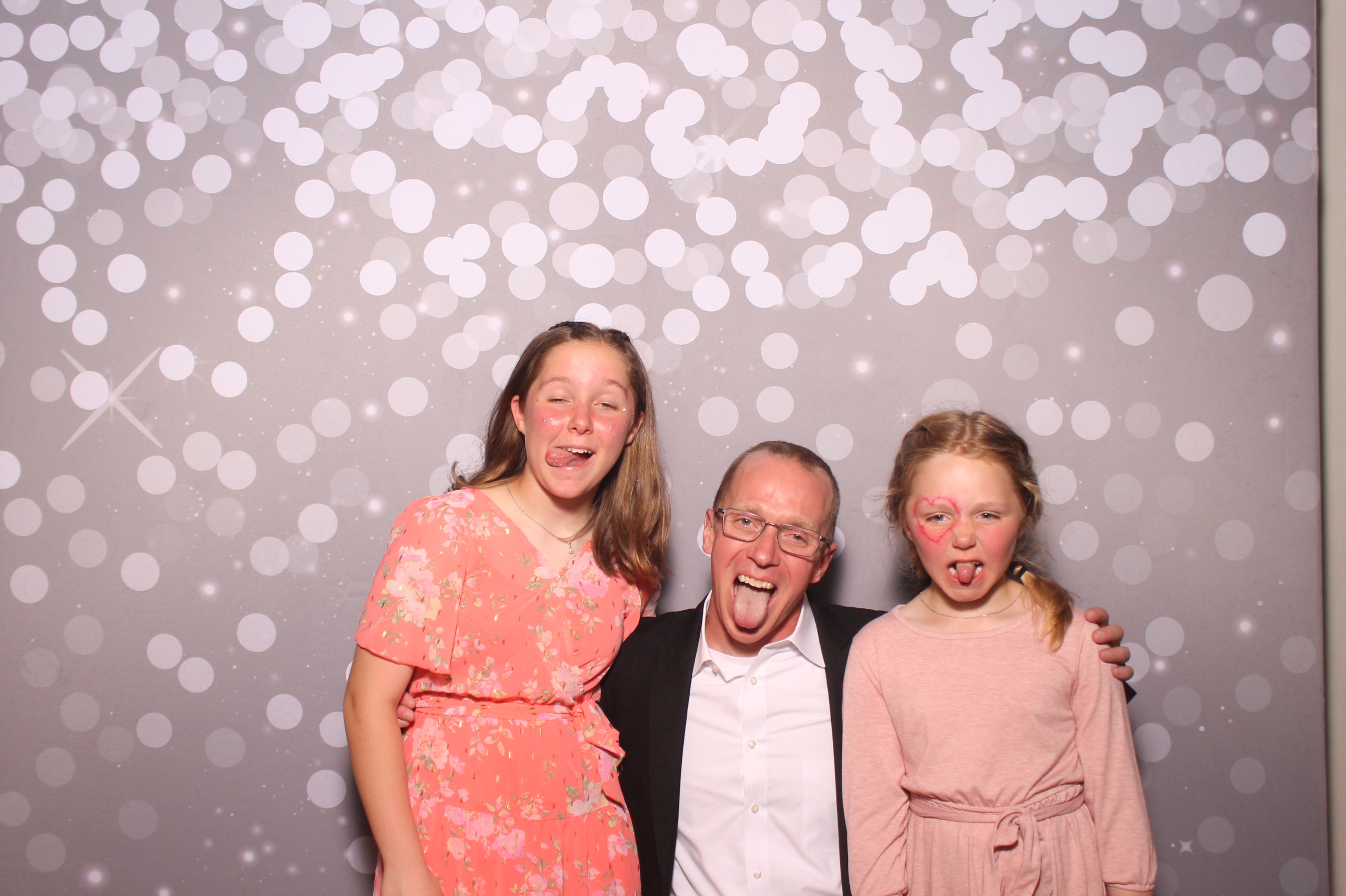 Mariemount Father Daughter Dance | View more photos from the event at gallery.photoboothcincy.com/u/PhotoBoothCincy/Mariemount-Father-Daughter-Dance-1