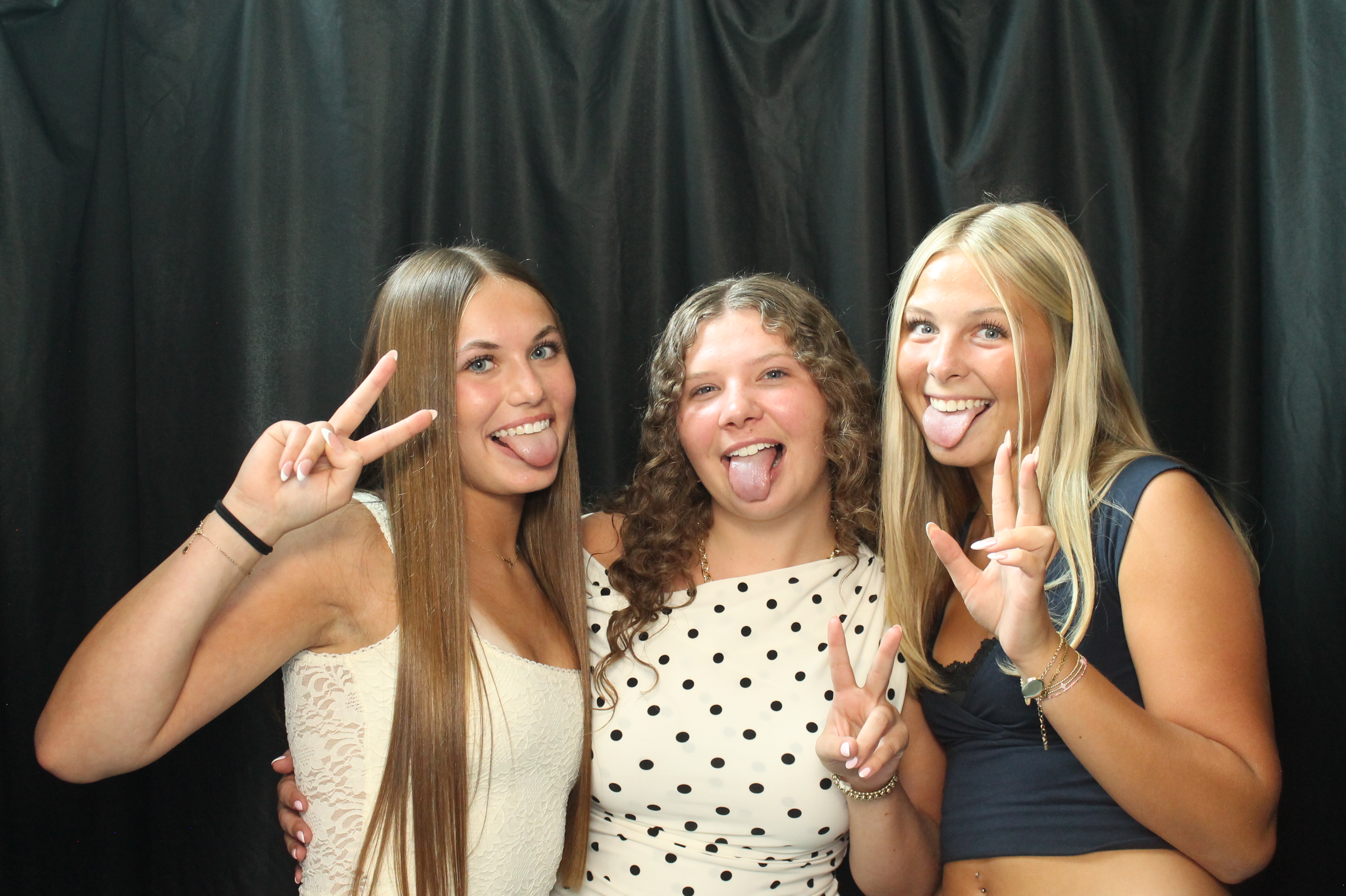Mason HS Back to School 2026 Friday | View more photos from the event at gallery.photoboothcincy.com/u/PhotoBoothCincy/Mason-HS-Back-to-School-2026-Friday