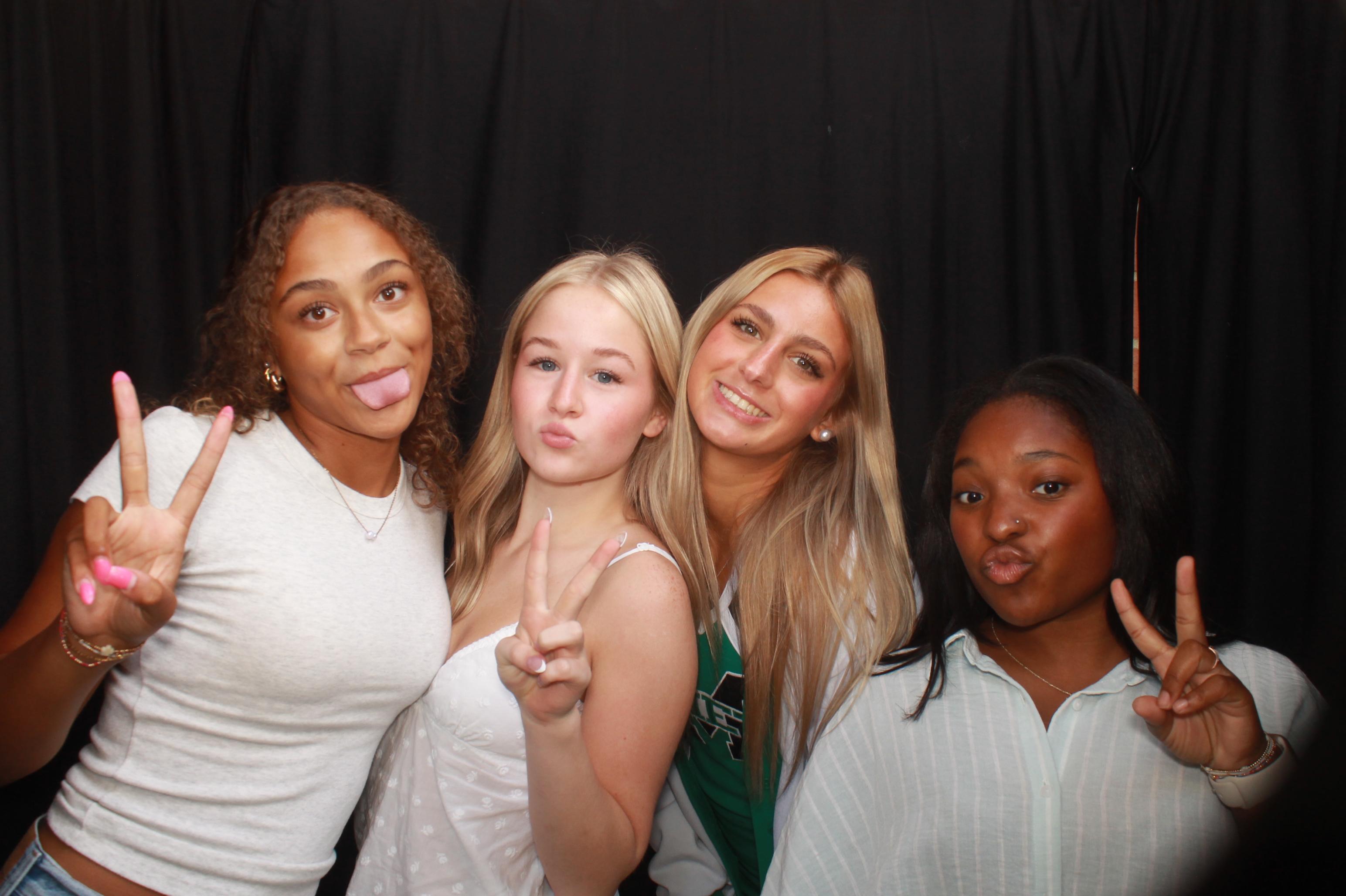 Mason HS Back to School 2026 Thursday | View more photos from the event at gallery.photoboothcincy.com/u/PhotoBoothCincy/Mason-HS-Back-to-School-2026-Thursday