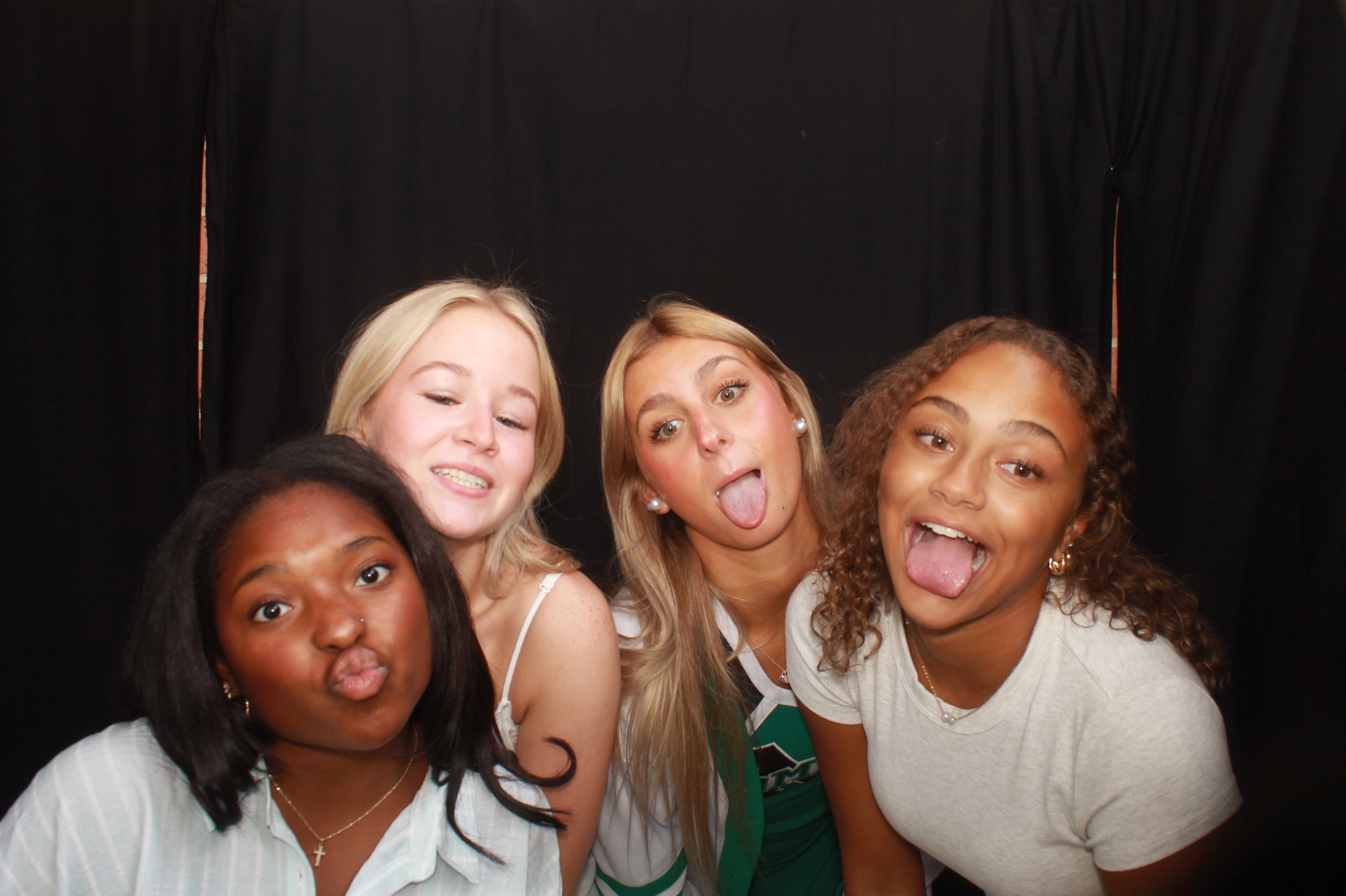 Mason HS Back to School 2026 Thursday | View more photos from the event at gallery.photoboothcincy.com/u/PhotoBoothCincy/Mason-HS-Back-to-School-2026-Thursday