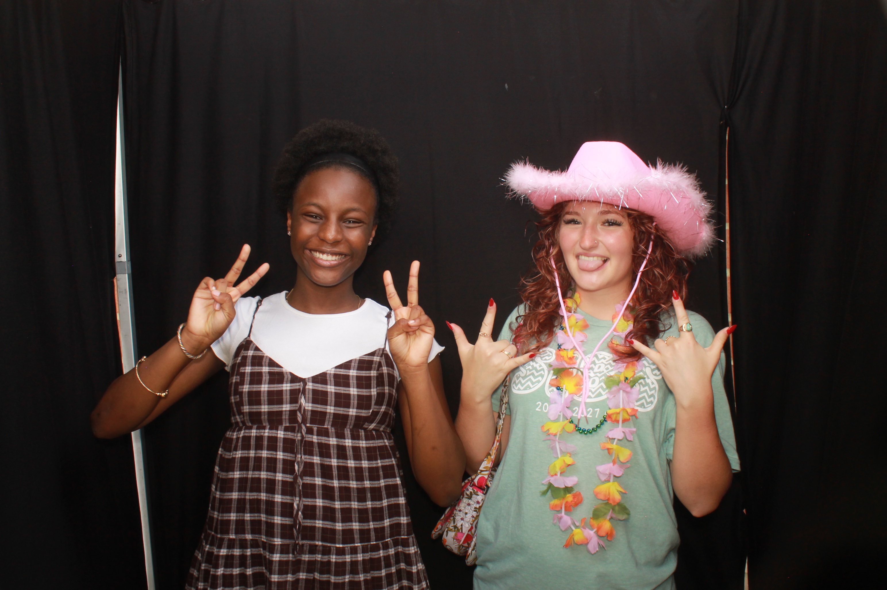 Mason HS Back to School 2026 Thursday | View more photos from the event at gallery.photoboothcincy.com/u/PhotoBoothCincy/Mason-HS-Back-to-School-2026-Thursday