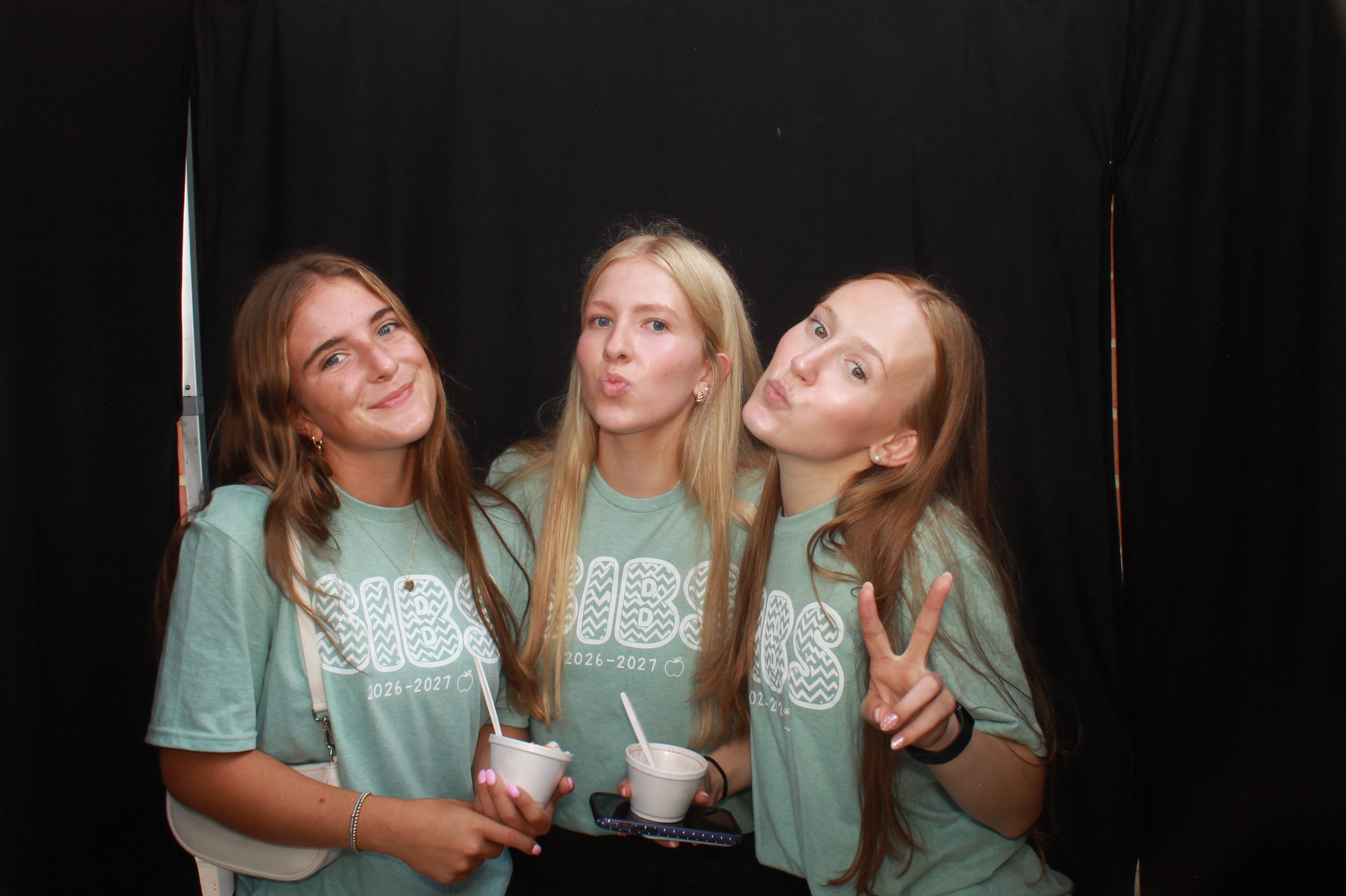 Mason HS Back to School 2026 Thursday | View more photos from the event at gallery.photoboothcincy.com/u/PhotoBoothCincy/Mason-HS-Back-to-School-2026-Thursday