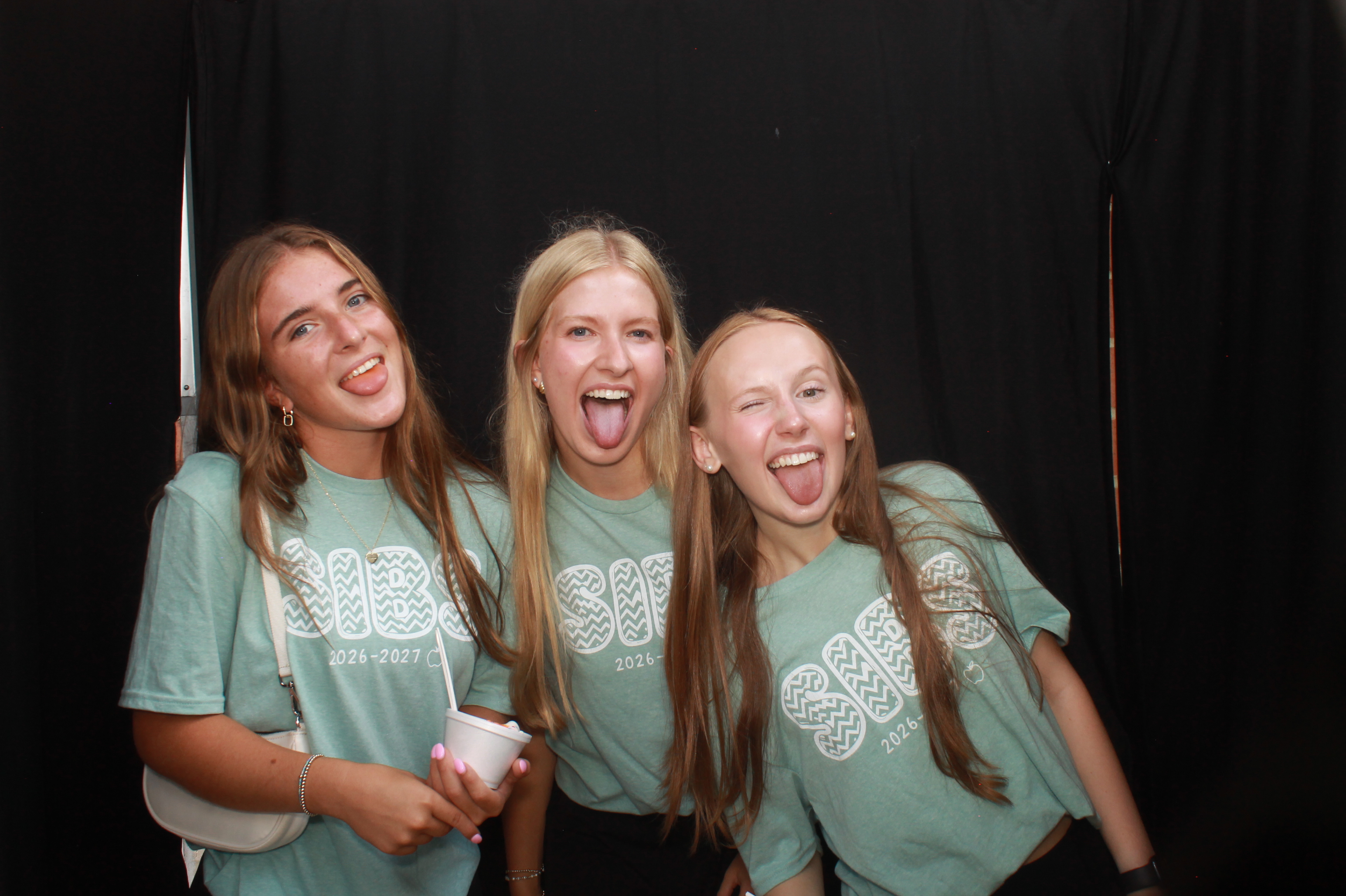Mason HS Back to School 2026 Thursday | View more photos from the event at gallery.photoboothcincy.com/u/PhotoBoothCincy/Mason-HS-Back-to-School-2026-Thursday