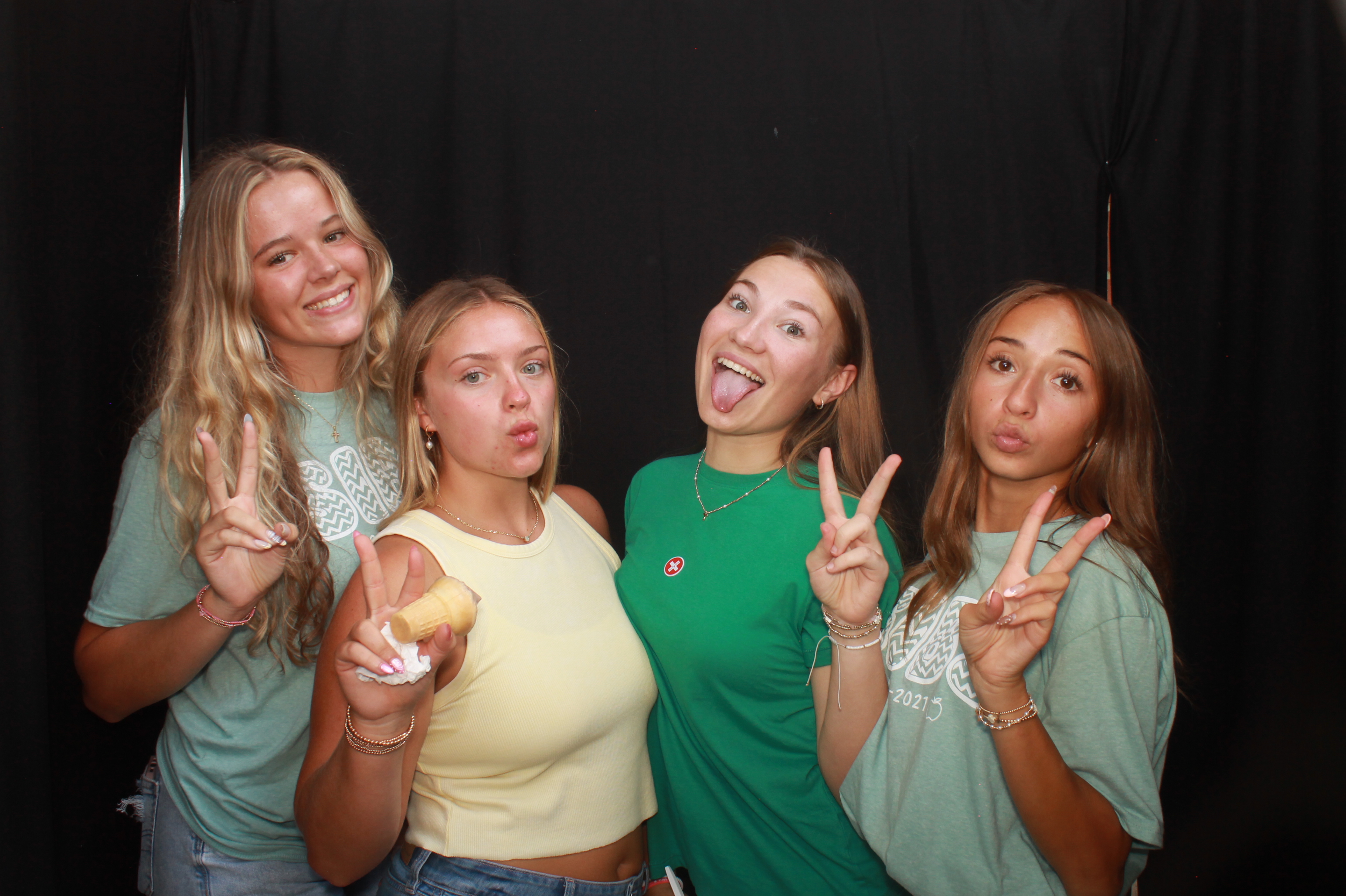 Mason HS Back to School 2026 Thursday | View more photos from the event at gallery.photoboothcincy.com/u/PhotoBoothCincy/Mason-HS-Back-to-School-2026-Thursday