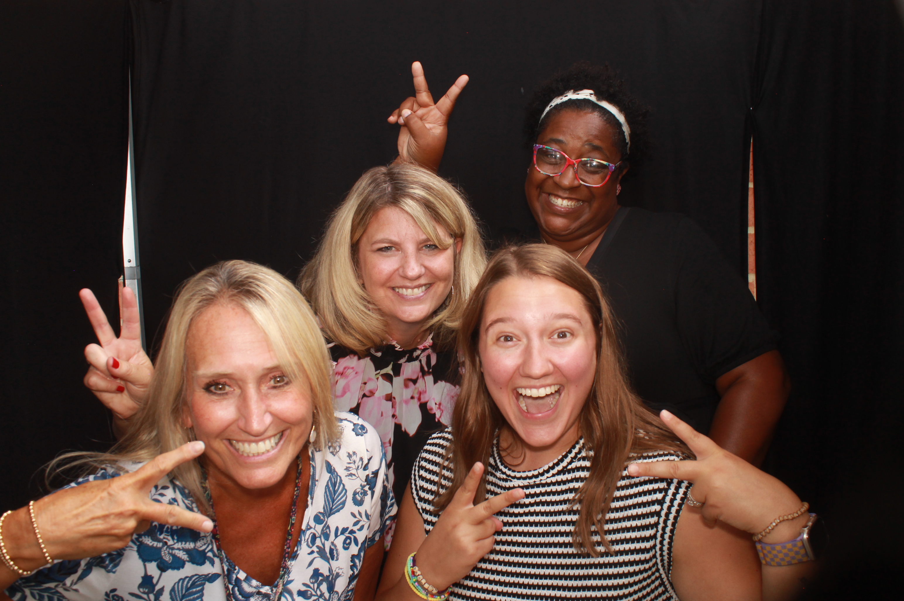 Mason HS Back to School 2026 Thursday | View more photos from the event at gallery.photoboothcincy.com/u/PhotoBoothCincy/Mason-HS-Back-to-School-2026-Thursday