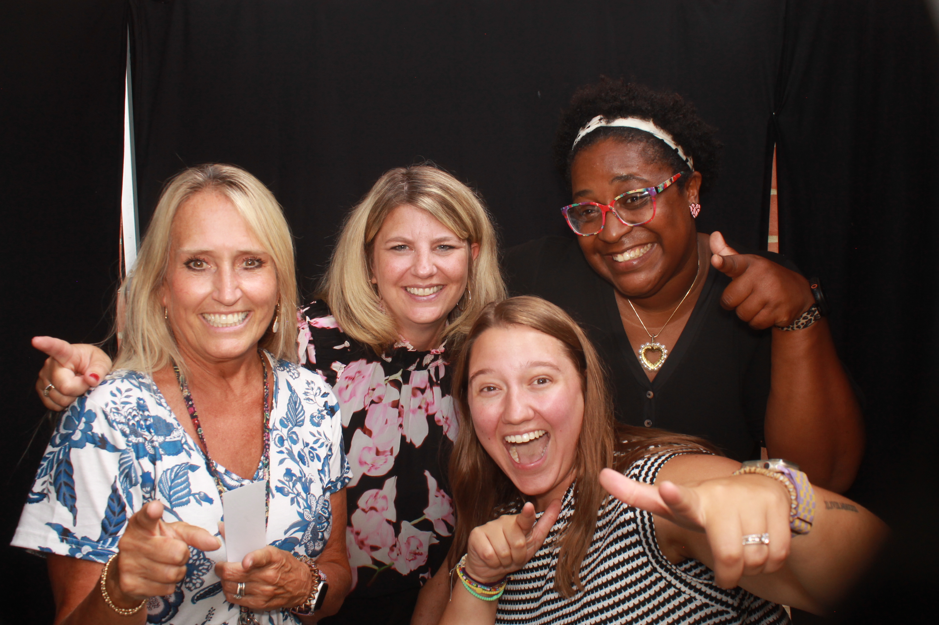 Mason HS Back to School 2026 Thursday | View more photos from the event at gallery.photoboothcincy.com/u/PhotoBoothCincy/Mason-HS-Back-to-School-2026-Thursday