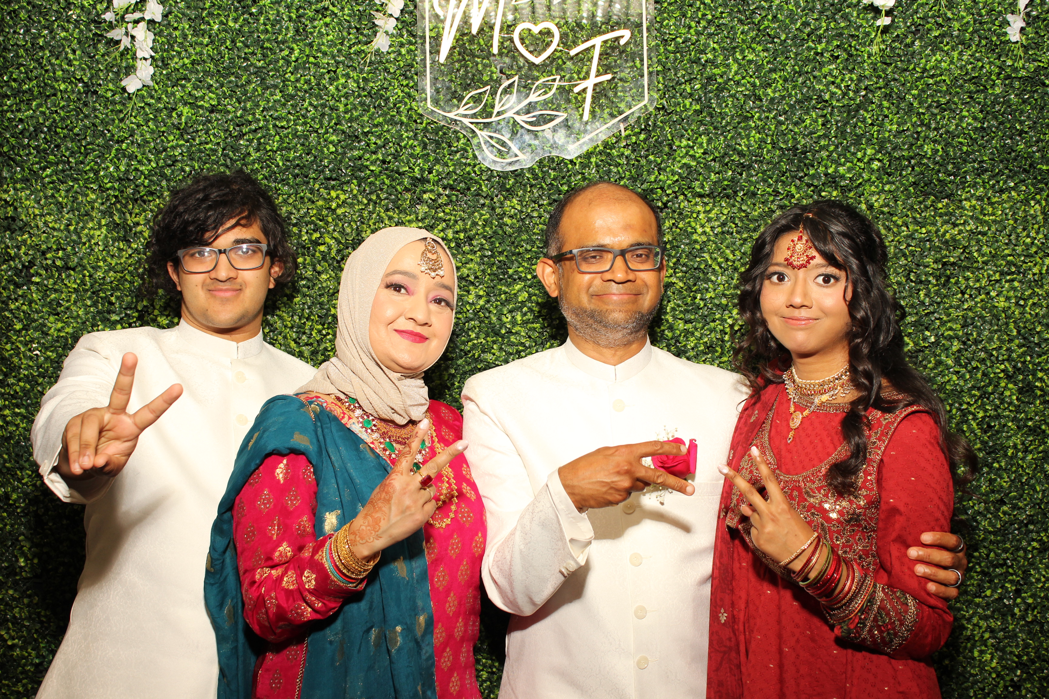 Mehvish & Fayaaz | View more photos from the event at gallery.photoboothcincy.com/u/PhotoBoothCincy/Mehvish-Fayaaz
