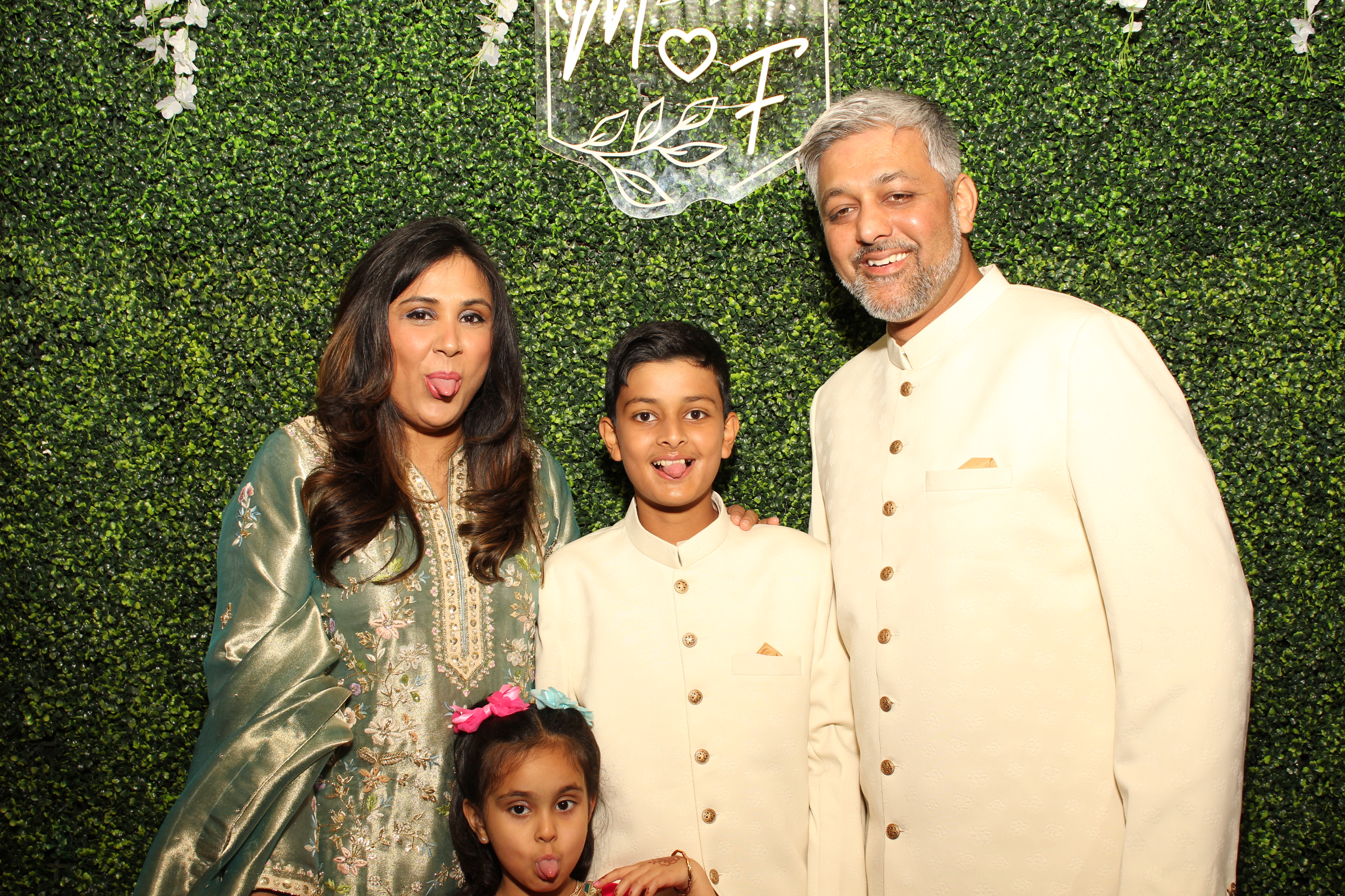 Mehvish & Fayaaz | View more photos from the event at gallery.photoboothcincy.com/u/PhotoBoothCincy/Mehvish-Fayaaz