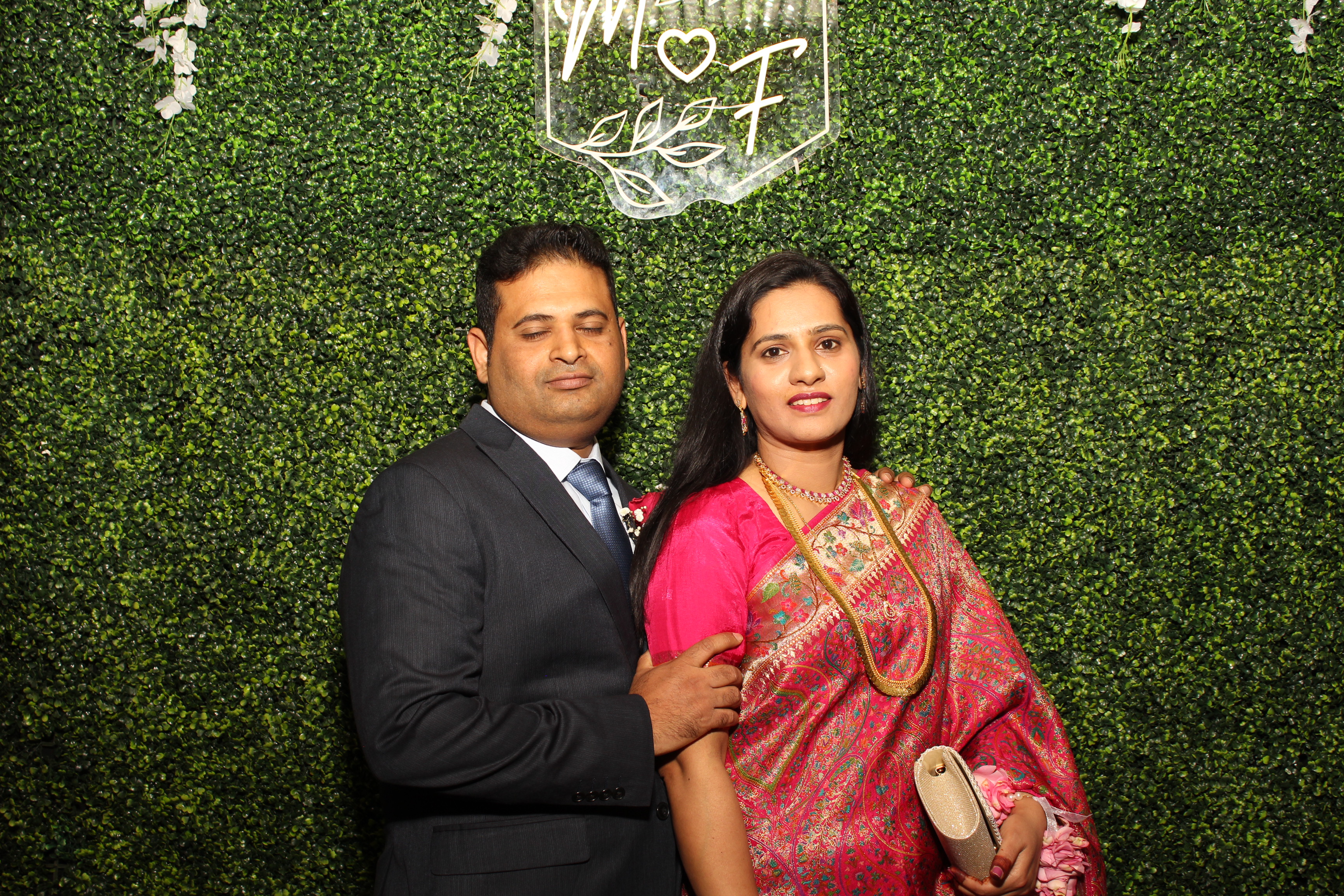 Mehvish & Fayaaz | View more photos from the event at gallery.photoboothcincy.com/u/PhotoBoothCincy/Mehvish-Fayaaz