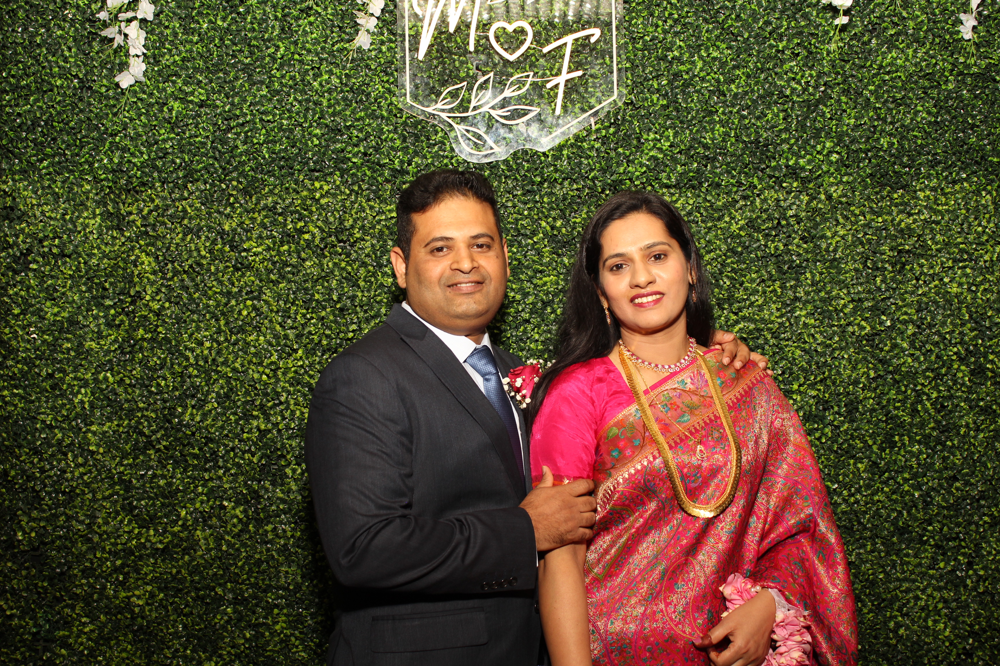 Mehvish & Fayaaz | View more photos from the event at gallery.photoboothcincy.com/u/PhotoBoothCincy/Mehvish-Fayaaz