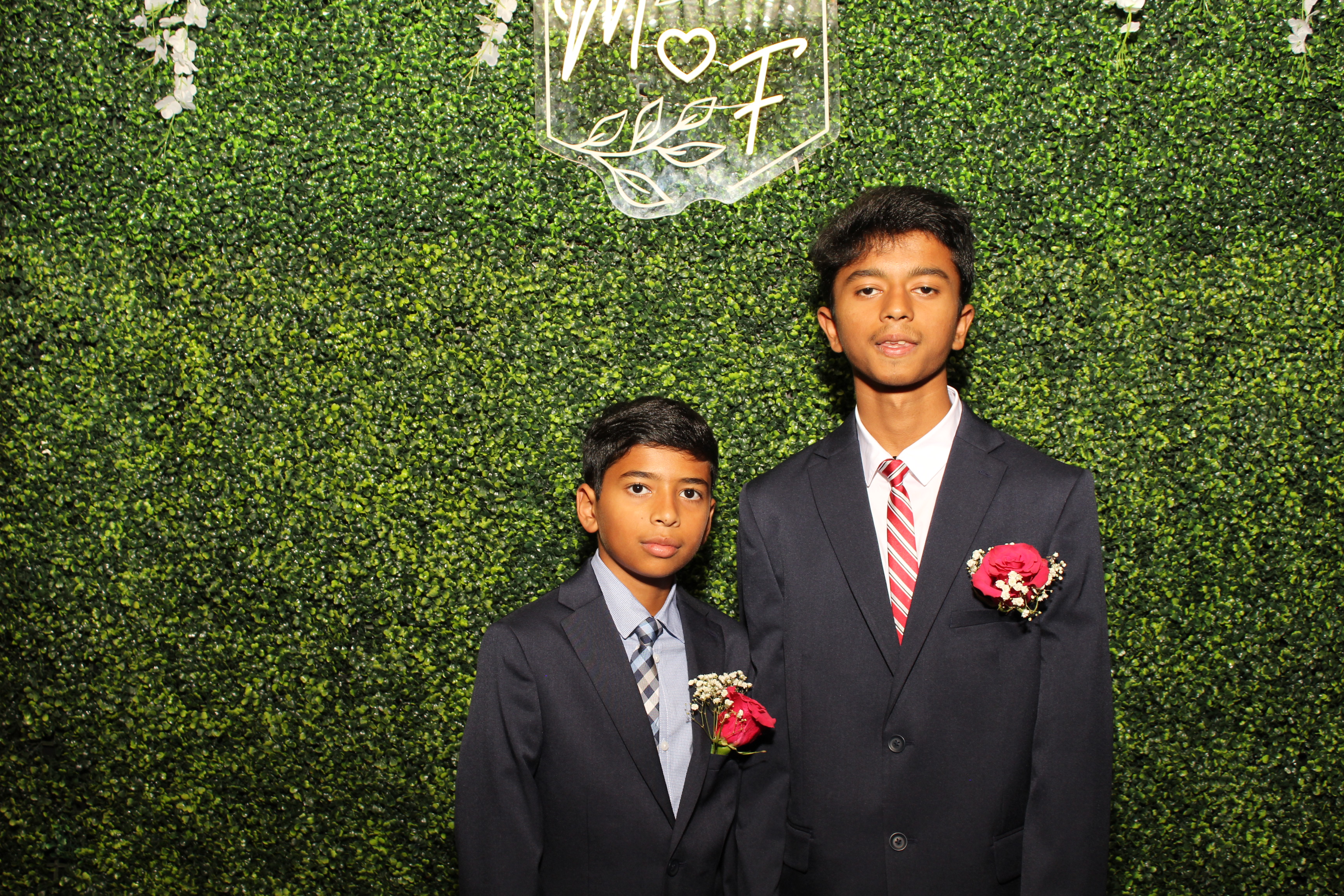Mehvish & Fayaaz | View more photos from the event at gallery.photoboothcincy.com/u/PhotoBoothCincy/Mehvish-Fayaaz