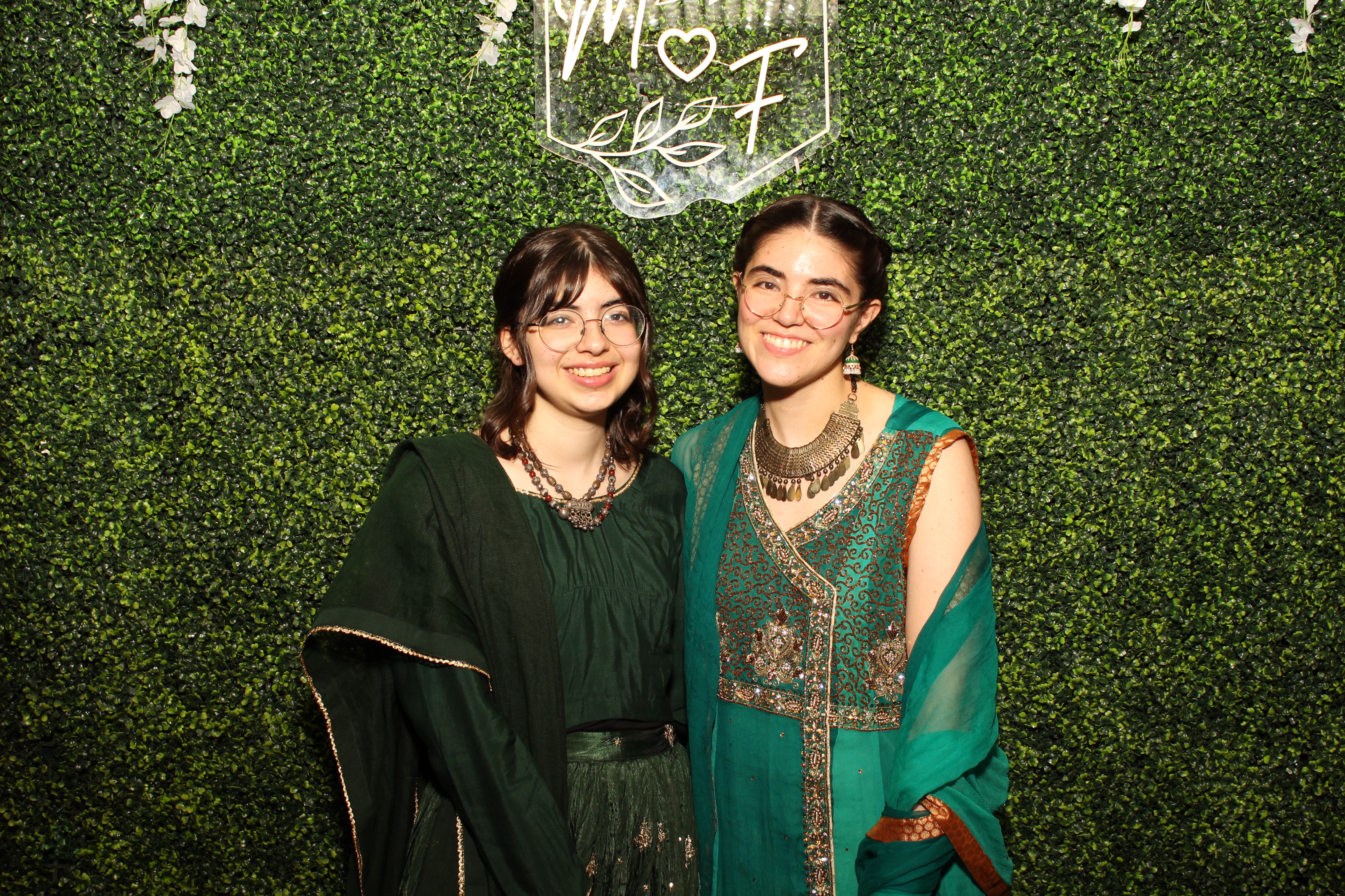 Mehvish & Fayaaz | View more photos from the event at gallery.photoboothcincy.com/u/PhotoBoothCincy/Mehvish-Fayaaz