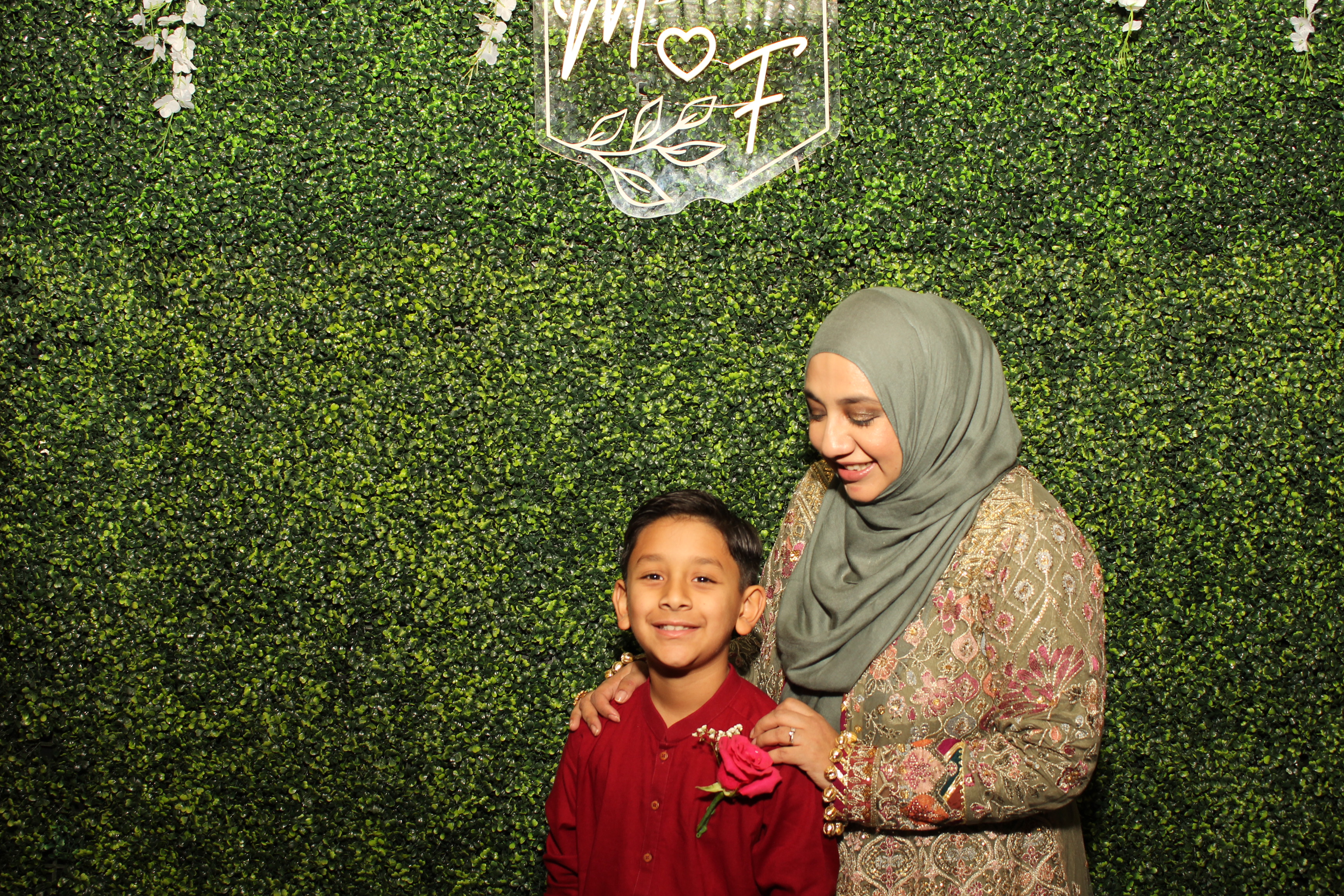 Mehvish & Fayaaz | View more photos from the event at gallery.photoboothcincy.com/u/PhotoBoothCincy/Mehvish-Fayaaz