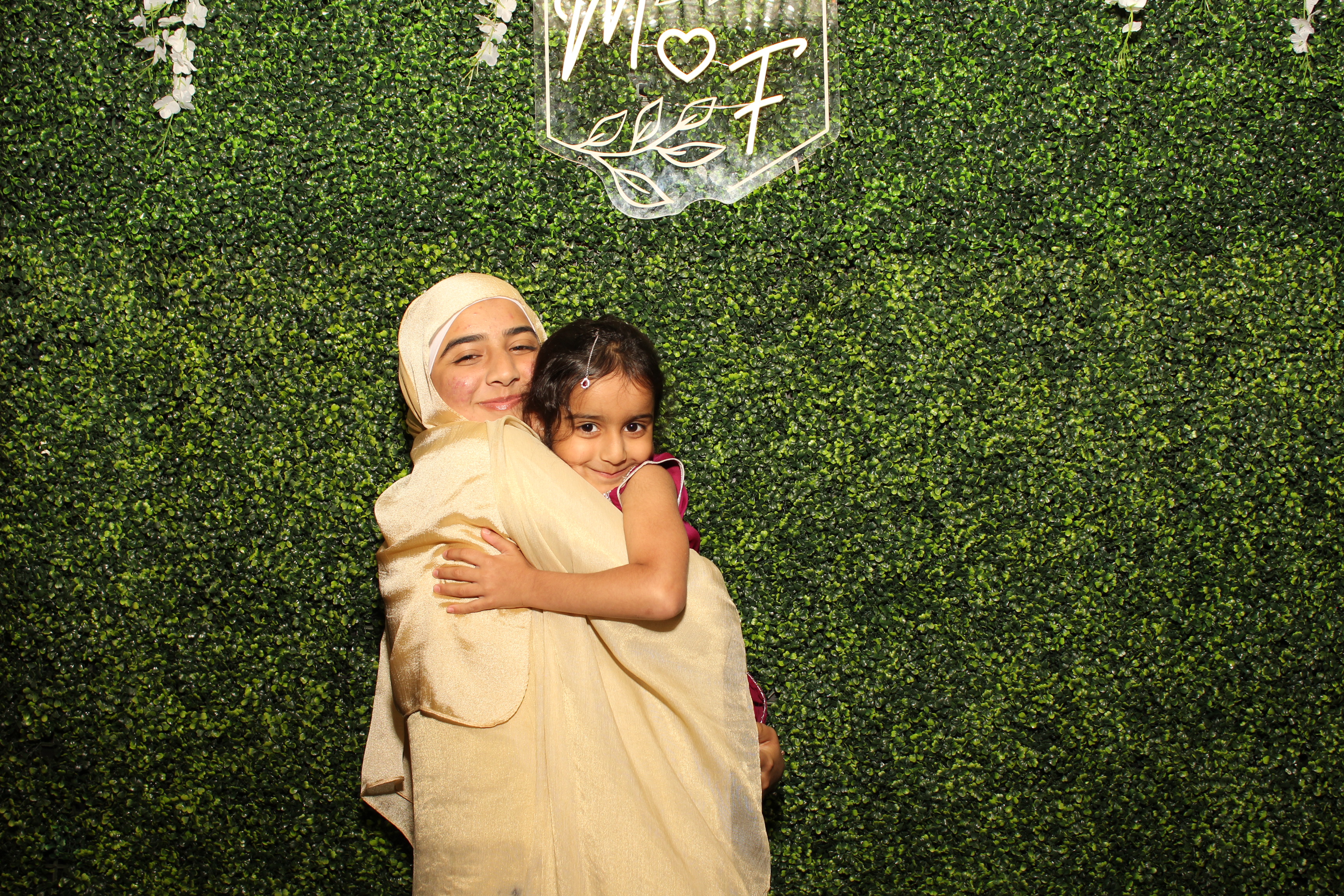 Mehvish & Fayaaz | View more photos from the event at gallery.photoboothcincy.com/u/PhotoBoothCincy/Mehvish-Fayaaz