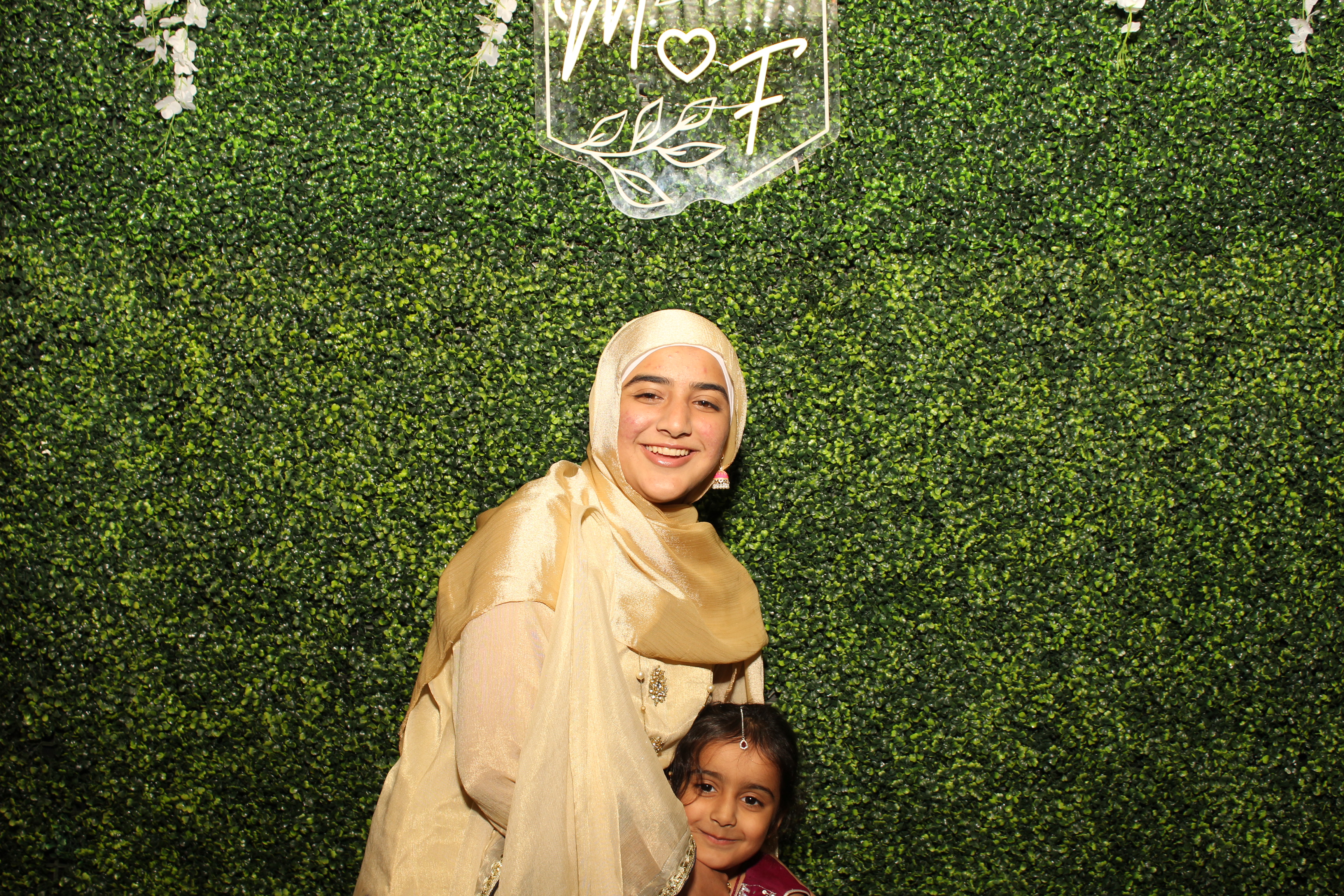 Mehvish & Fayaaz | View more photos from the event at gallery.photoboothcincy.com/u/PhotoBoothCincy/Mehvish-Fayaaz