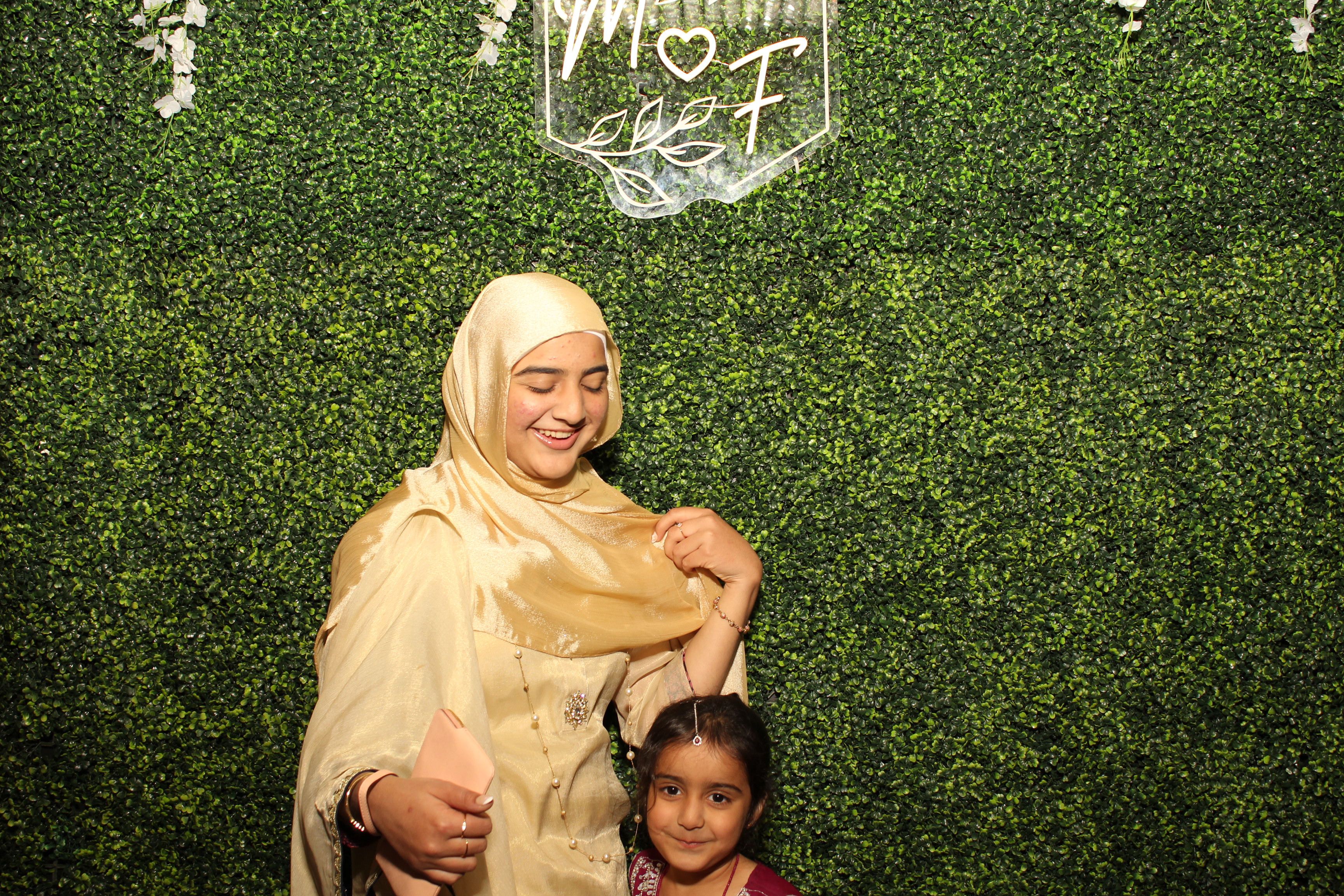 Mehvish & Fayaaz | View more photos from the event at gallery.photoboothcincy.com/u/PhotoBoothCincy/Mehvish-Fayaaz