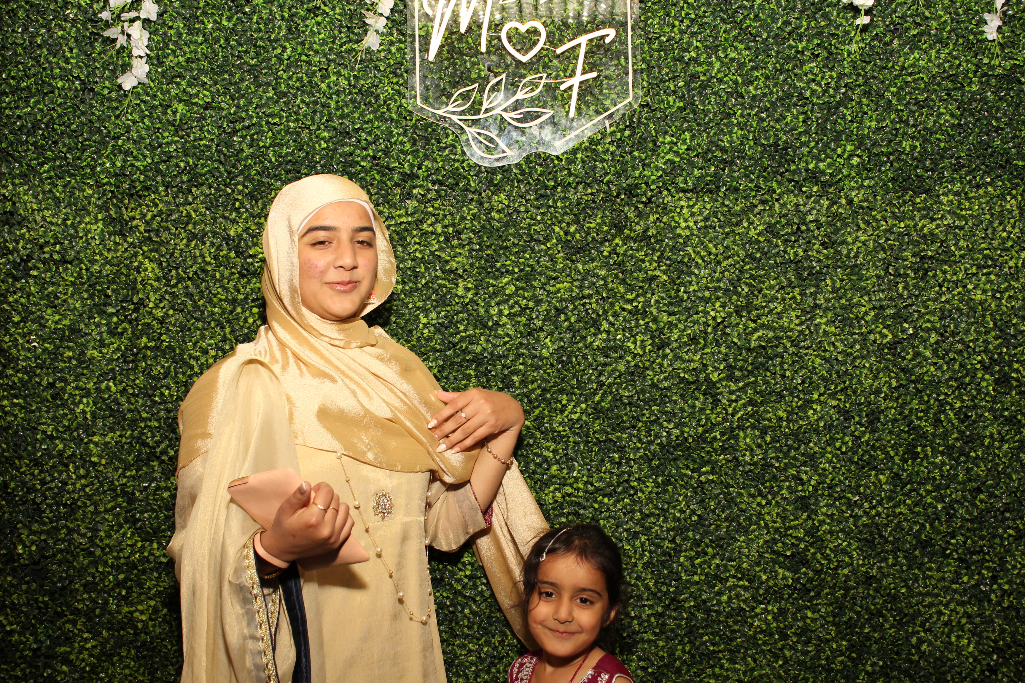 Mehvish & Fayaaz | View more photos from the event at gallery.photoboothcincy.com/u/PhotoBoothCincy/Mehvish-Fayaaz