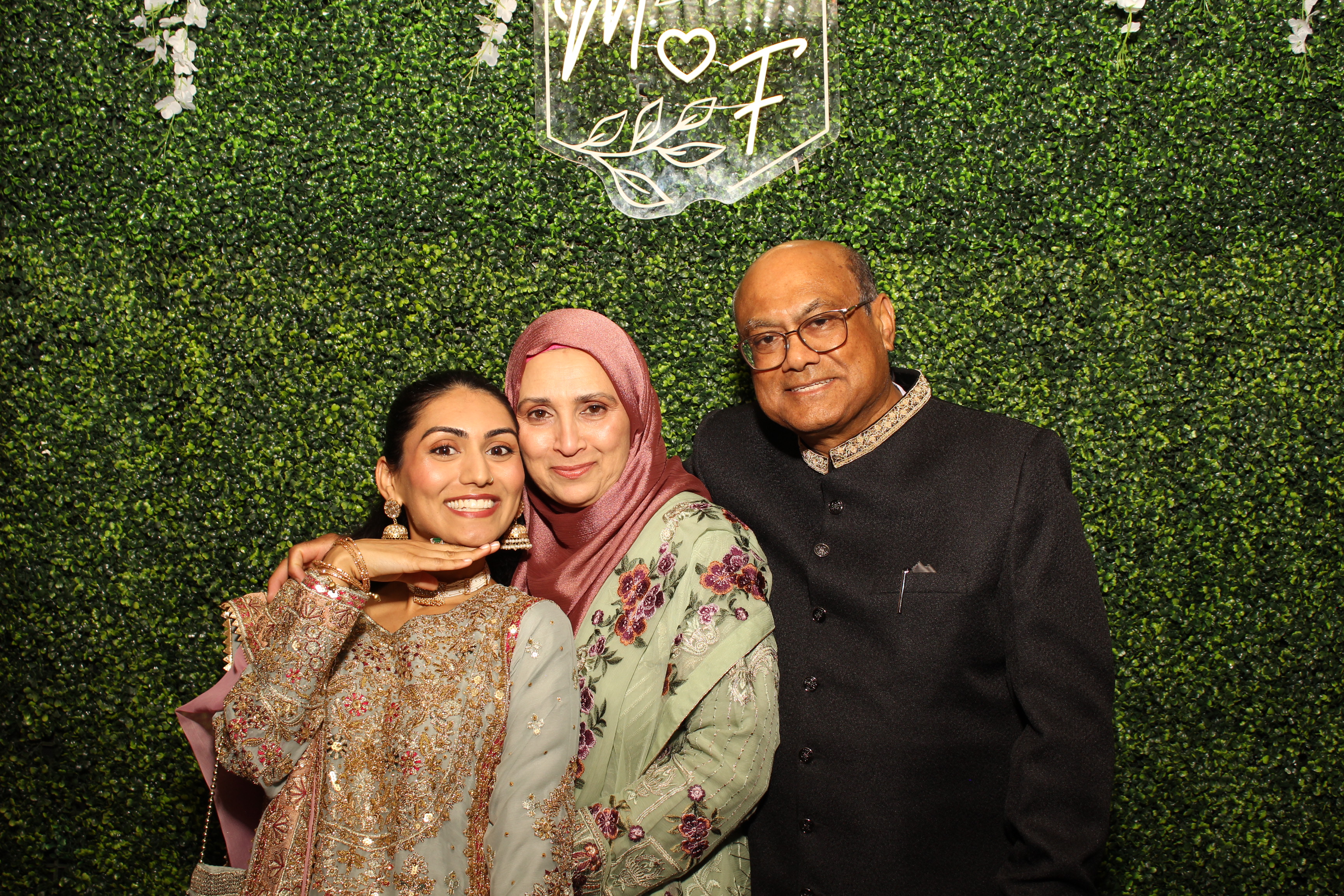 Mehvish & Fayaaz | View more photos from the event at gallery.photoboothcincy.com/u/PhotoBoothCincy/Mehvish-Fayaaz