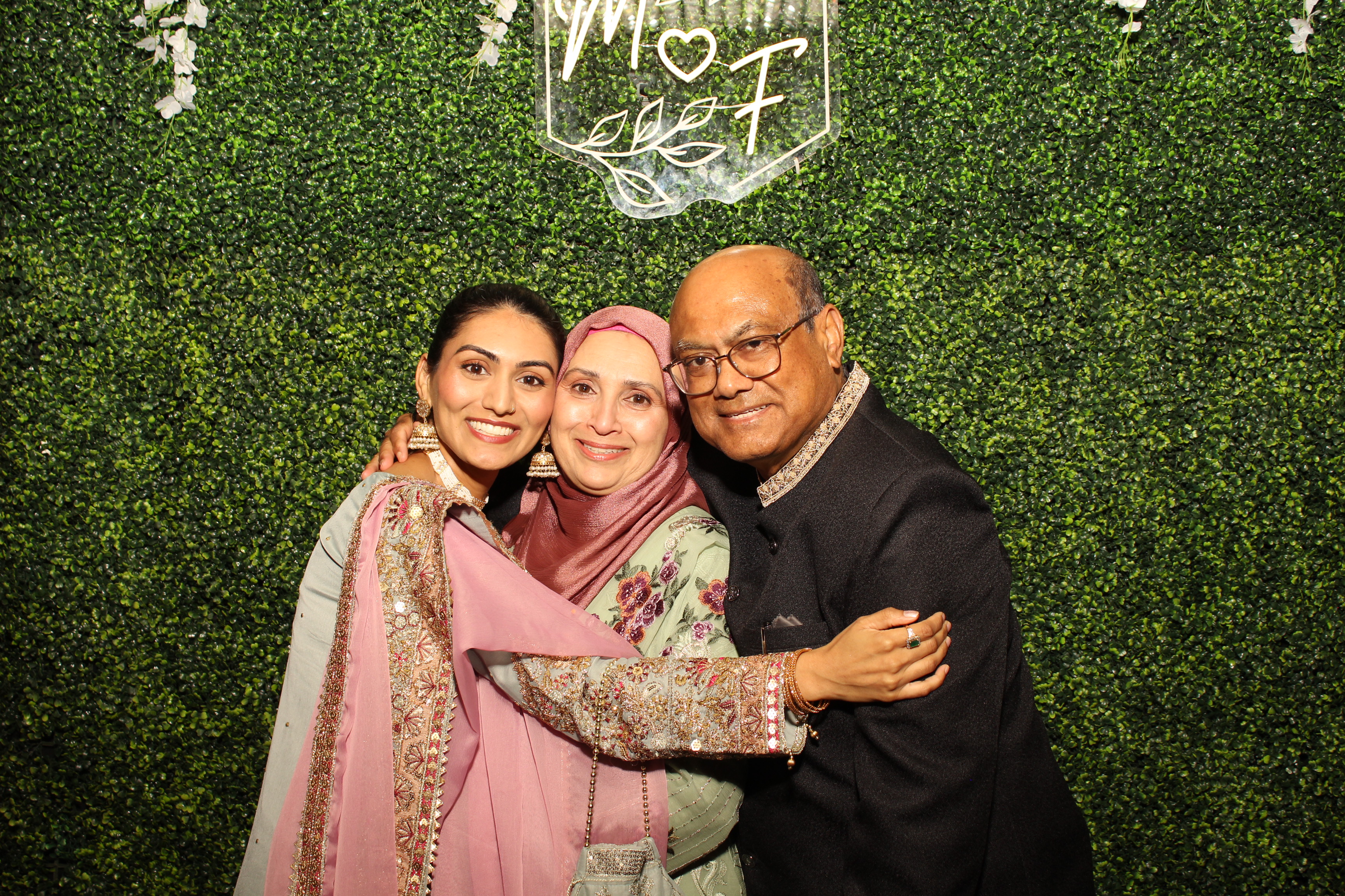 Mehvish & Fayaaz | View more photos from the event at gallery.photoboothcincy.com/u/PhotoBoothCincy/Mehvish-Fayaaz