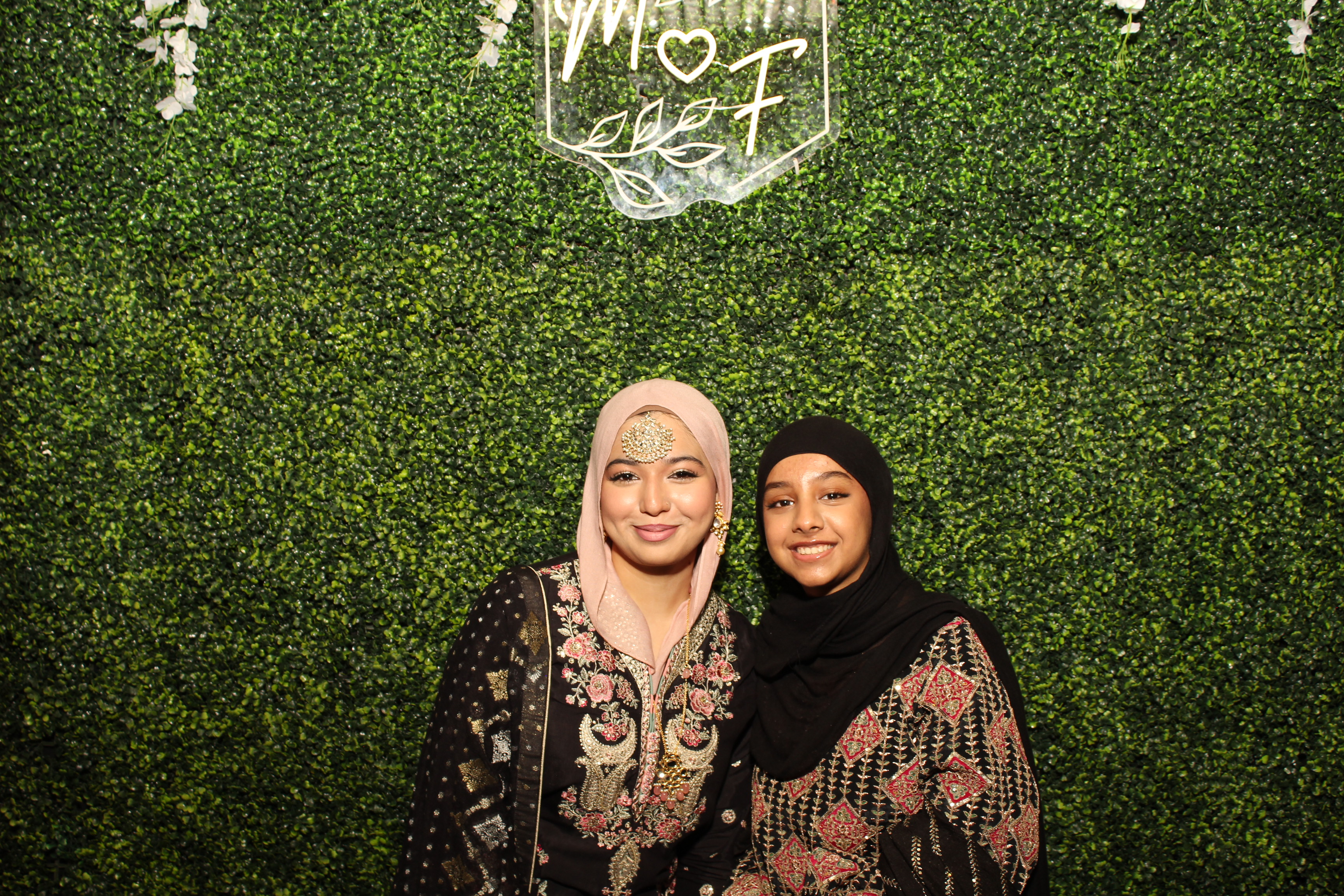 Mehvish & Fayaaz | View more photos from the event at gallery.photoboothcincy.com/u/PhotoBoothCincy/Mehvish-Fayaaz