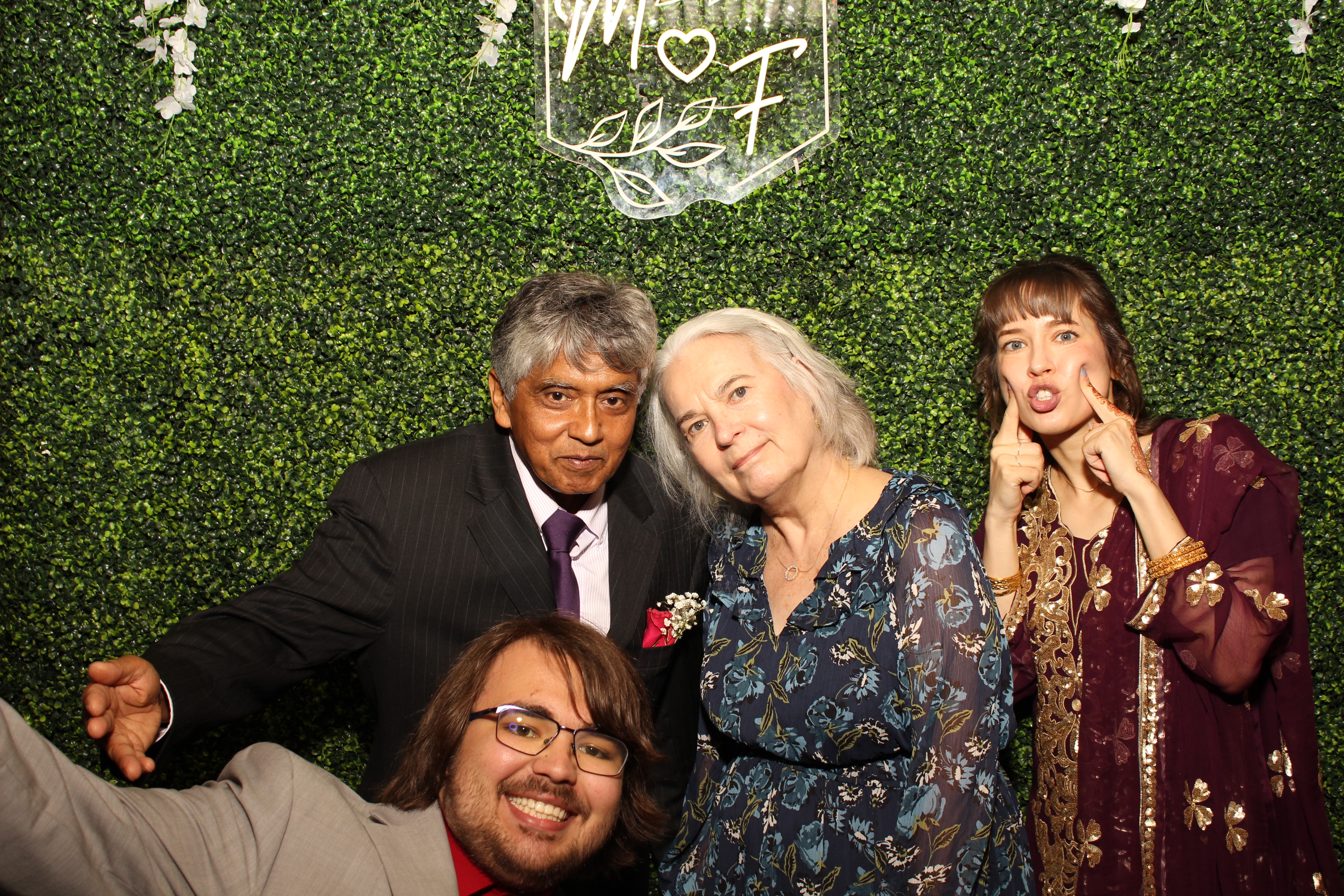 Mehvish & Fayaaz | View more photos from the event at gallery.photoboothcincy.com/u/PhotoBoothCincy/Mehvish-Fayaaz