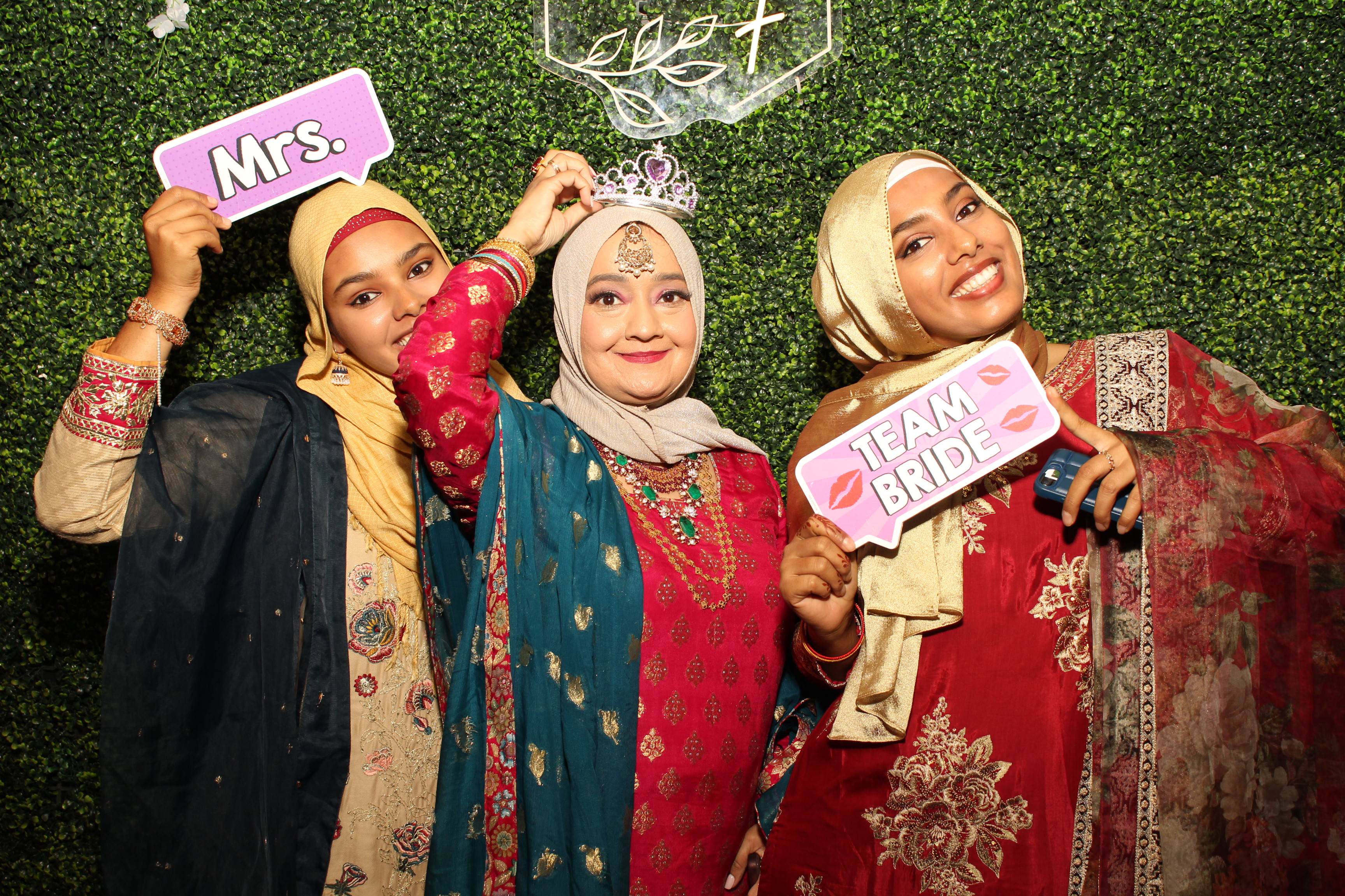 Mehvish & Fayaaz | View more photos from the event at gallery.photoboothcincy.com/u/PhotoBoothCincy/Mehvish-Fayaaz