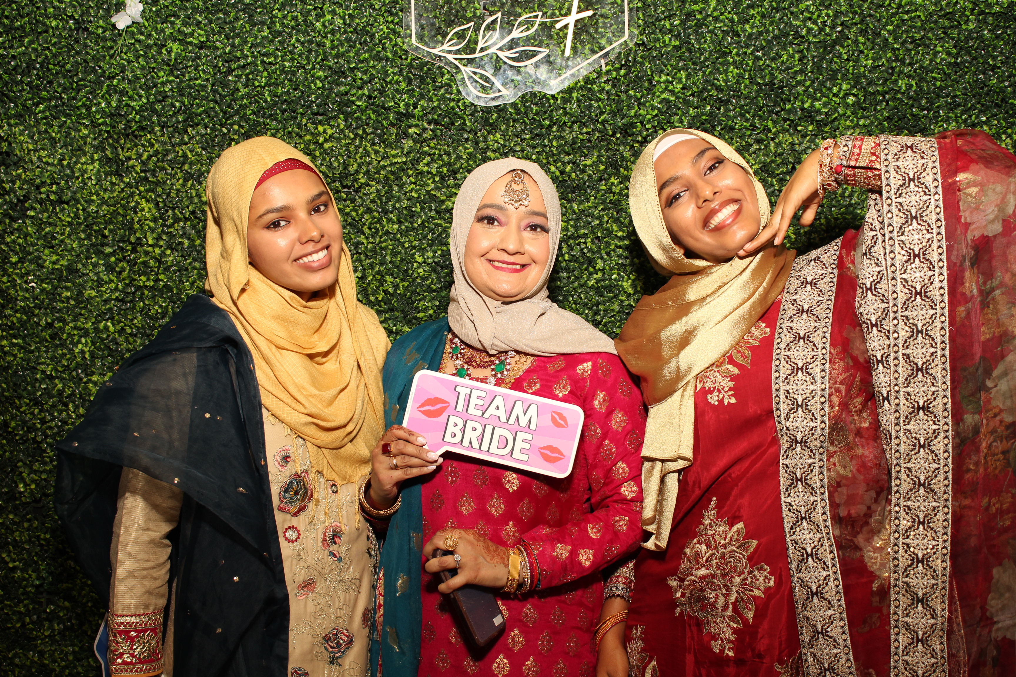 Mehvish & Fayaaz | View more photos from the event at gallery.photoboothcincy.com/u/PhotoBoothCincy/Mehvish-Fayaaz