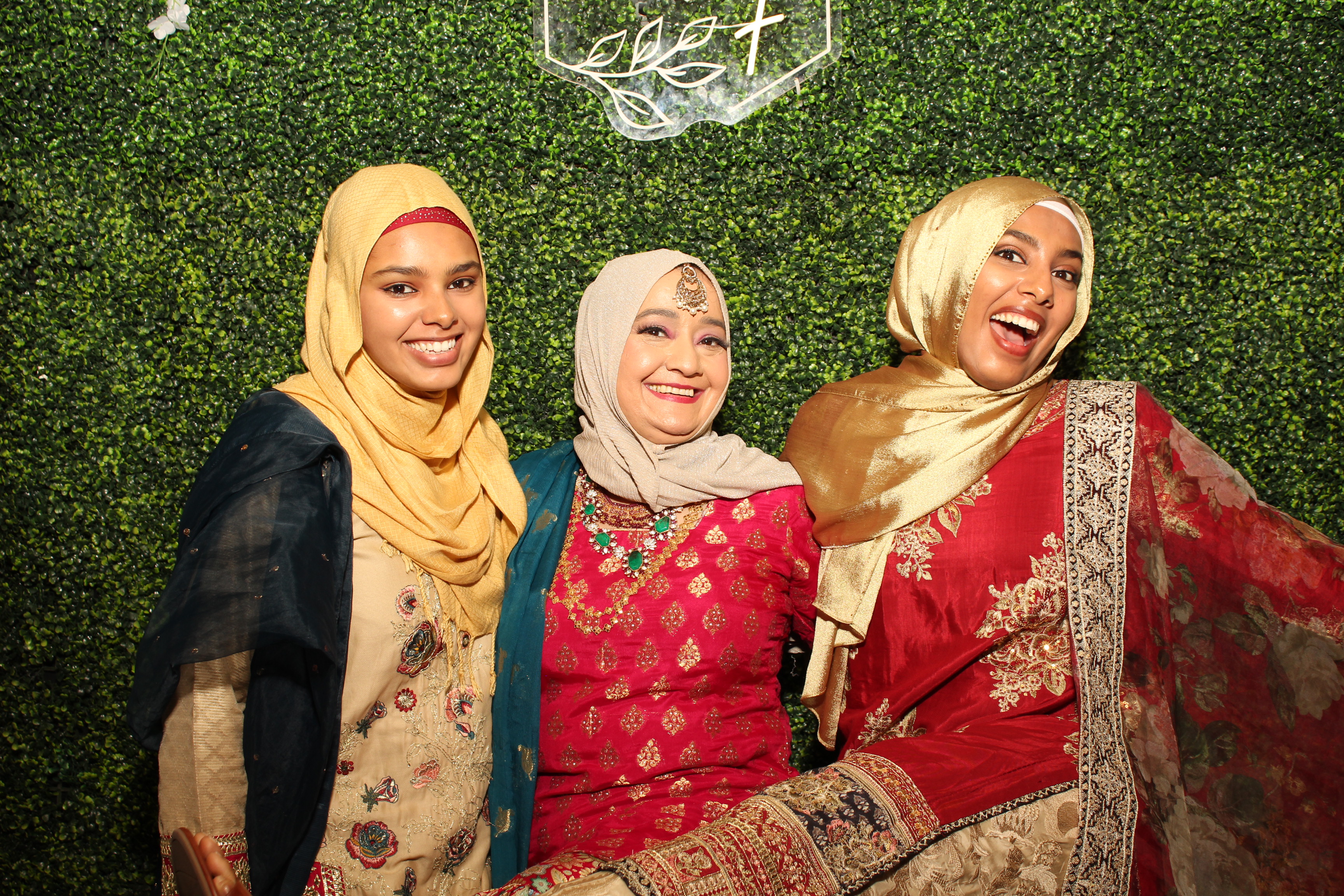 Mehvish & Fayaaz | View more photos from the event at gallery.photoboothcincy.com/u/PhotoBoothCincy/Mehvish-Fayaaz