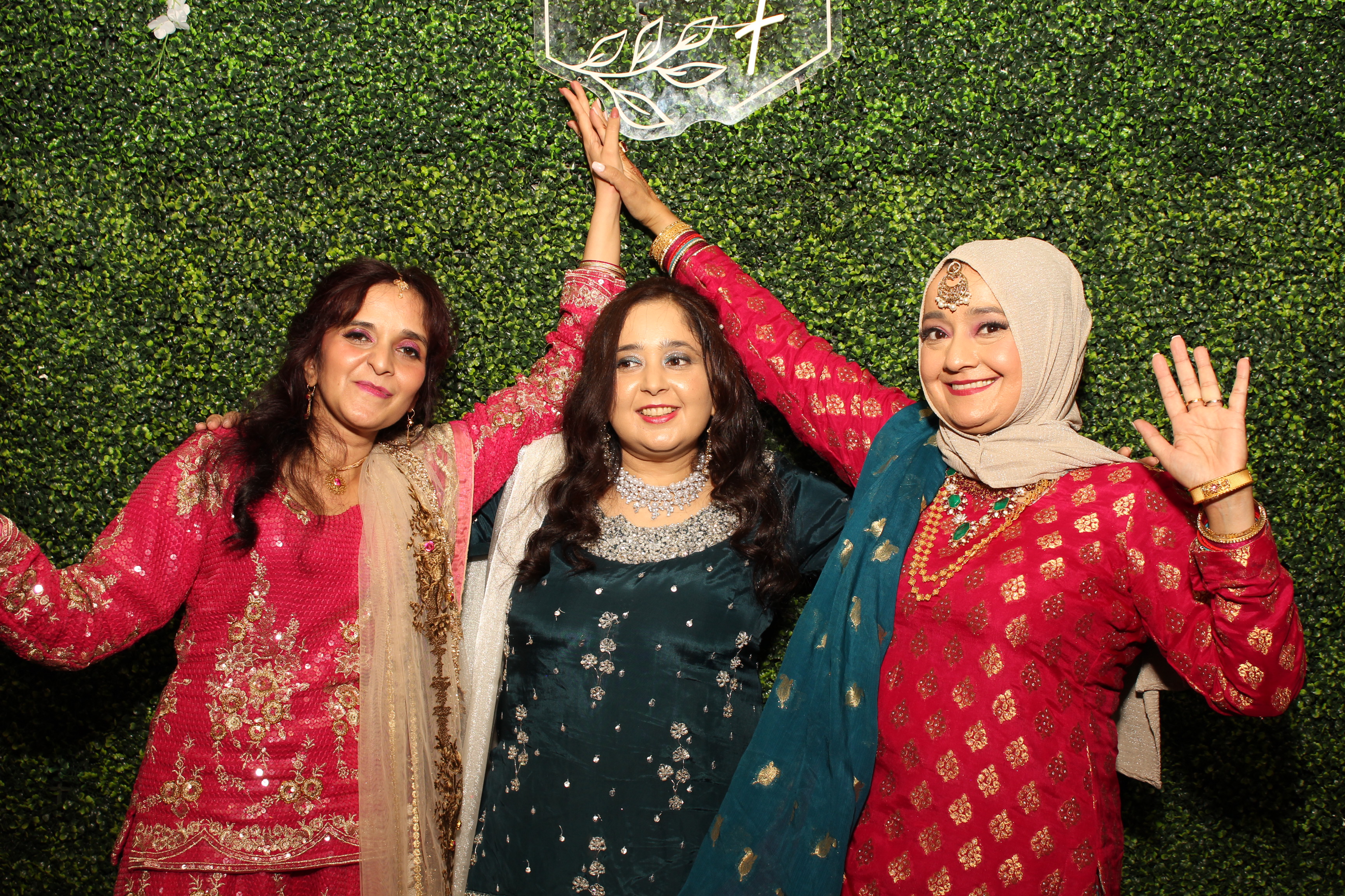 Mehvish & Fayaaz | View more photos from the event at gallery.photoboothcincy.com/u/PhotoBoothCincy/Mehvish-Fayaaz