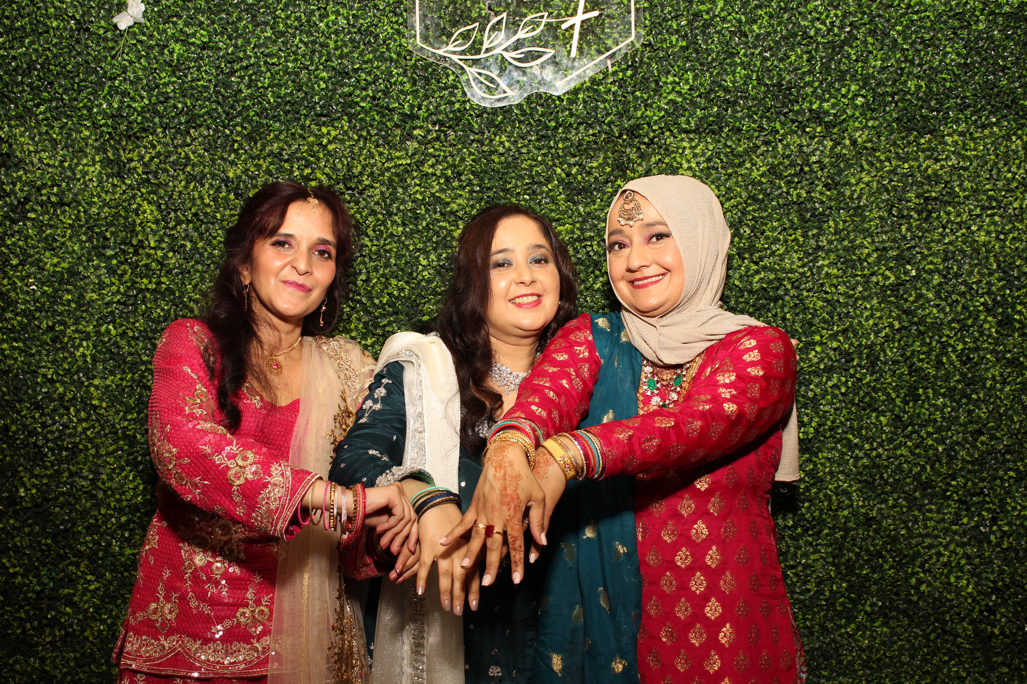 Mehvish & Fayaaz | View more photos from the event at gallery.photoboothcincy.com/u/PhotoBoothCincy/Mehvish-Fayaaz
