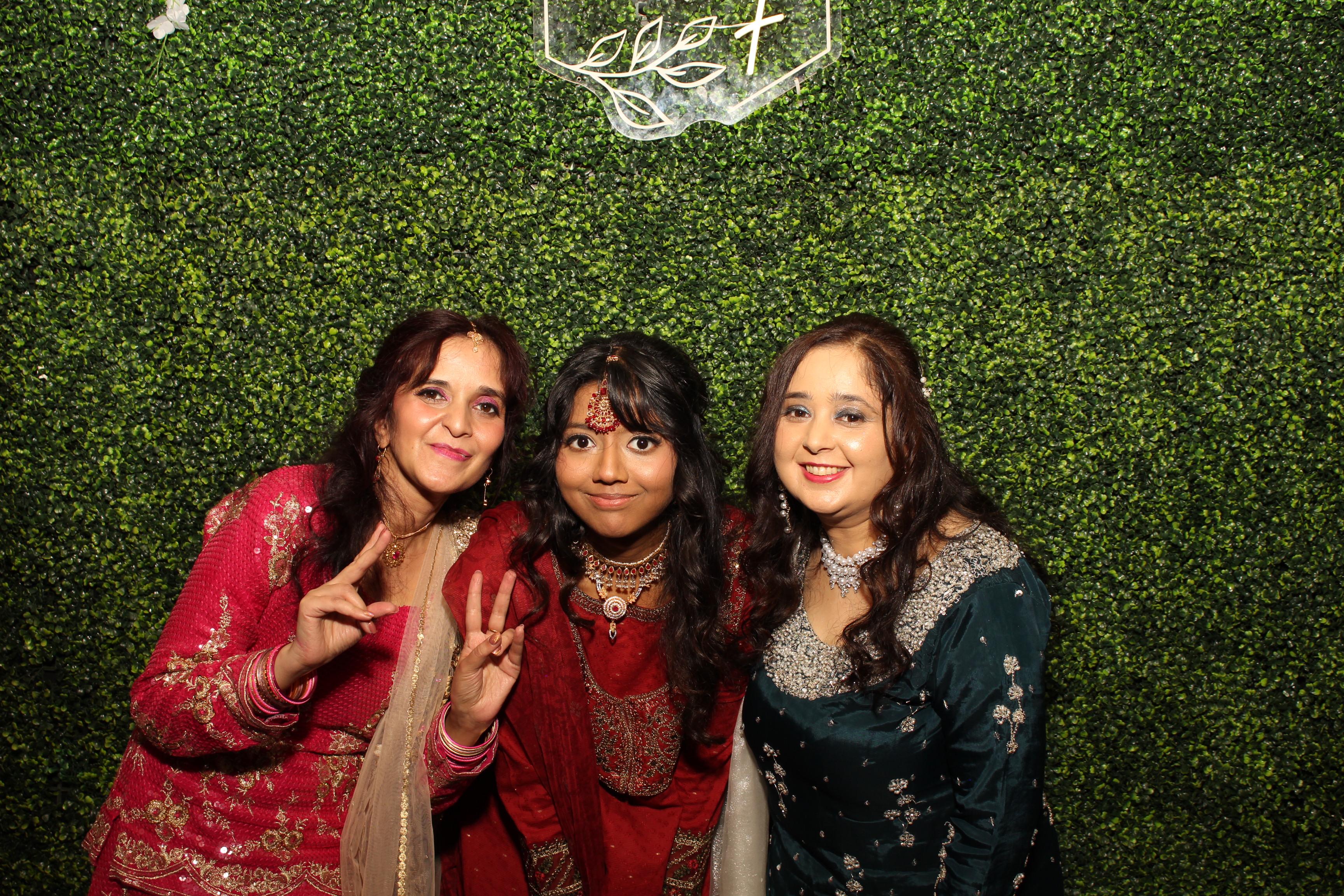 Mehvish & Fayaaz | View more photos from the event at gallery.photoboothcincy.com/u/PhotoBoothCincy/Mehvish-Fayaaz