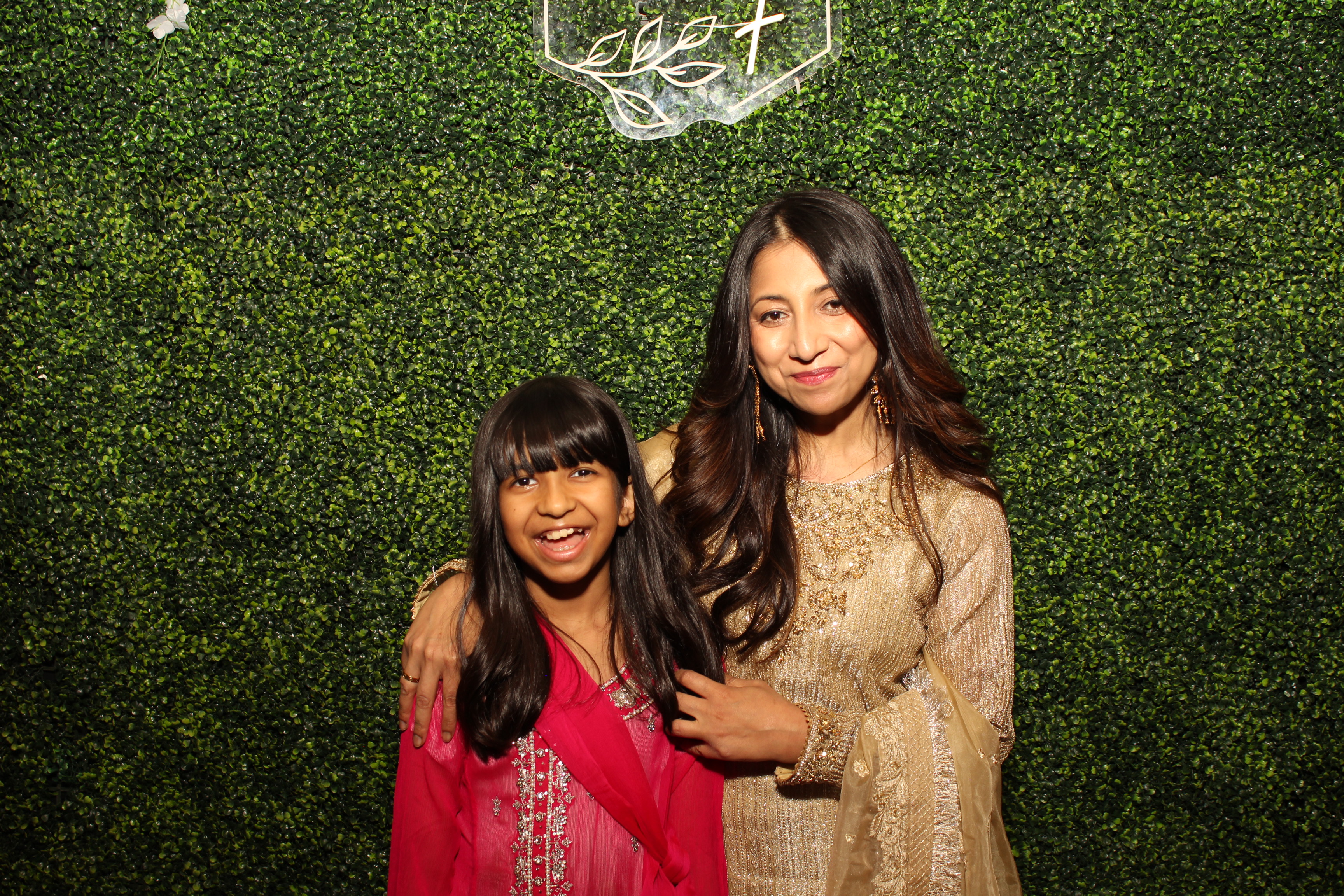 Mehvish & Fayaaz | View more photos from the event at gallery.photoboothcincy.com/u/PhotoBoothCincy/Mehvish-Fayaaz