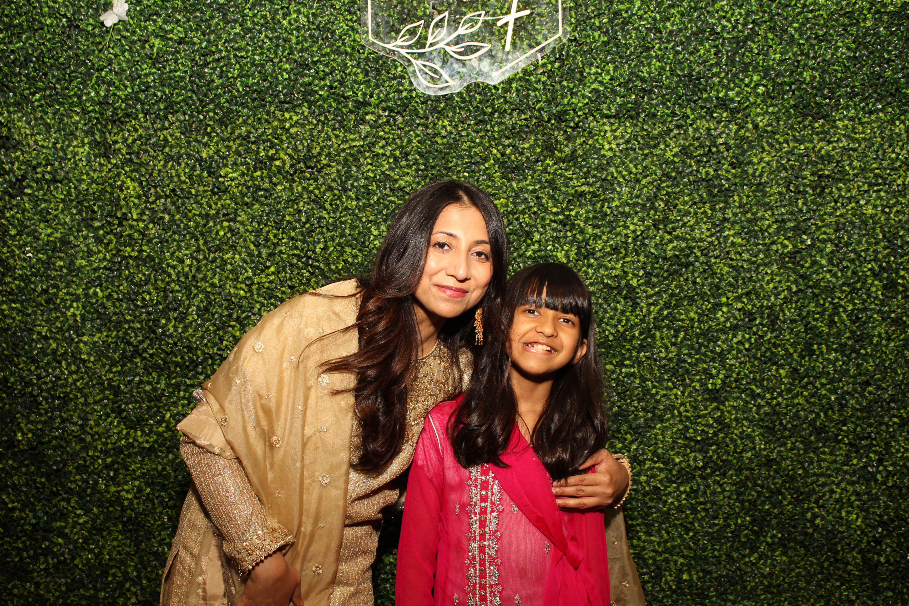 Mehvish & Fayaaz | View more photos from the event at gallery.photoboothcincy.com/u/PhotoBoothCincy/Mehvish-Fayaaz