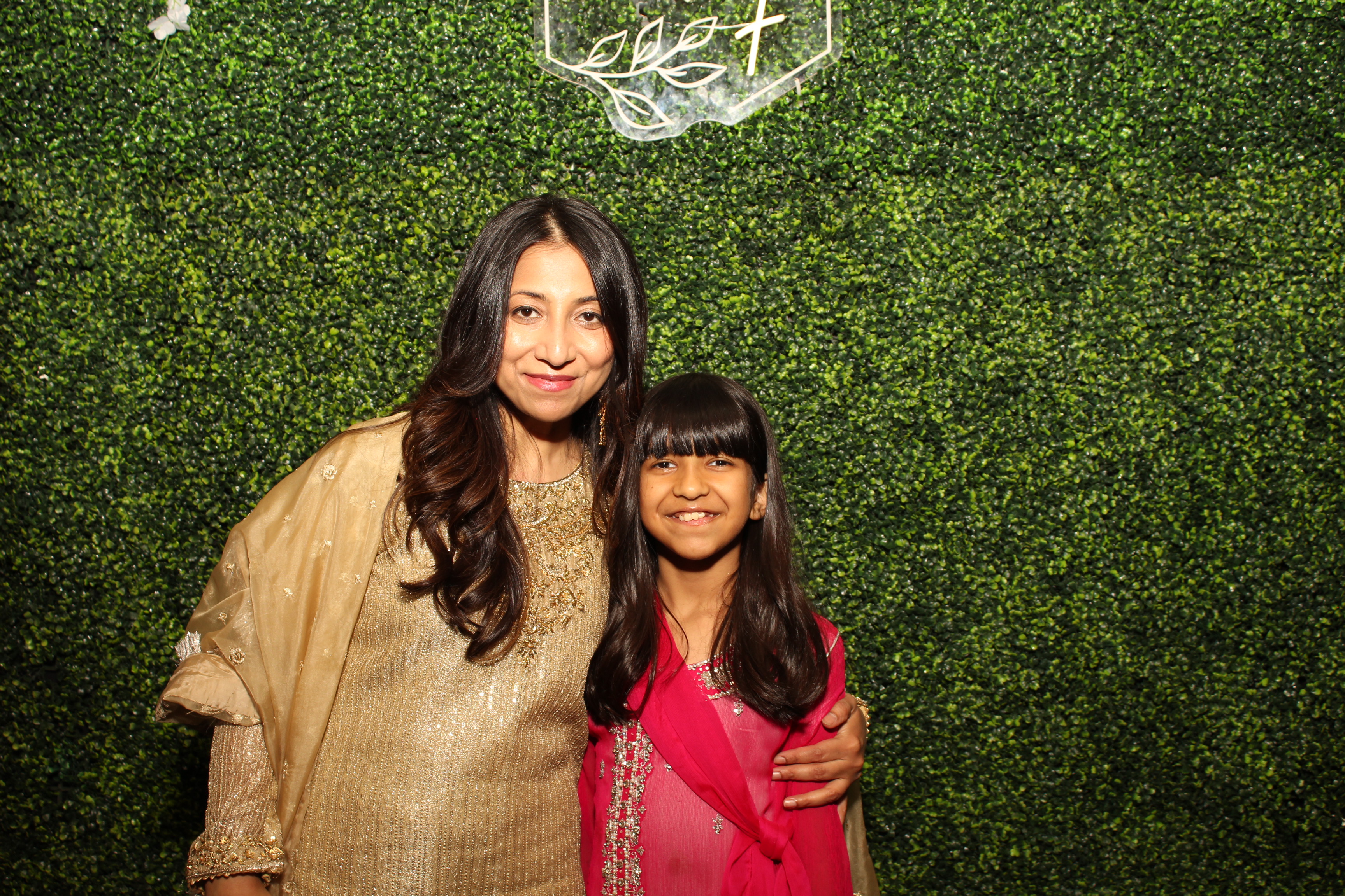 Mehvish & Fayaaz | View more photos from the event at gallery.photoboothcincy.com/u/PhotoBoothCincy/Mehvish-Fayaaz