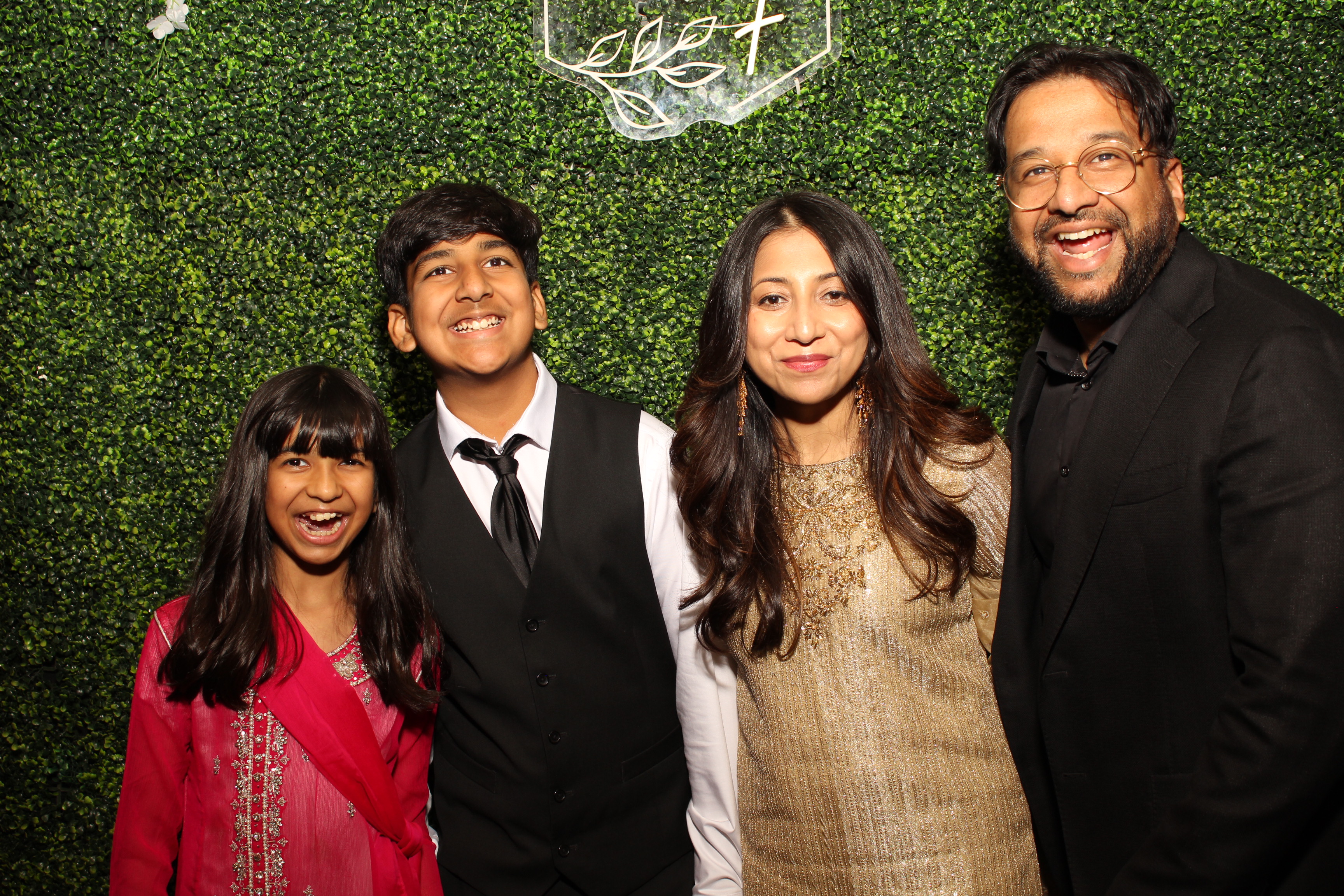 Mehvish & Fayaaz | View more photos from the event at gallery.photoboothcincy.com/u/PhotoBoothCincy/Mehvish-Fayaaz