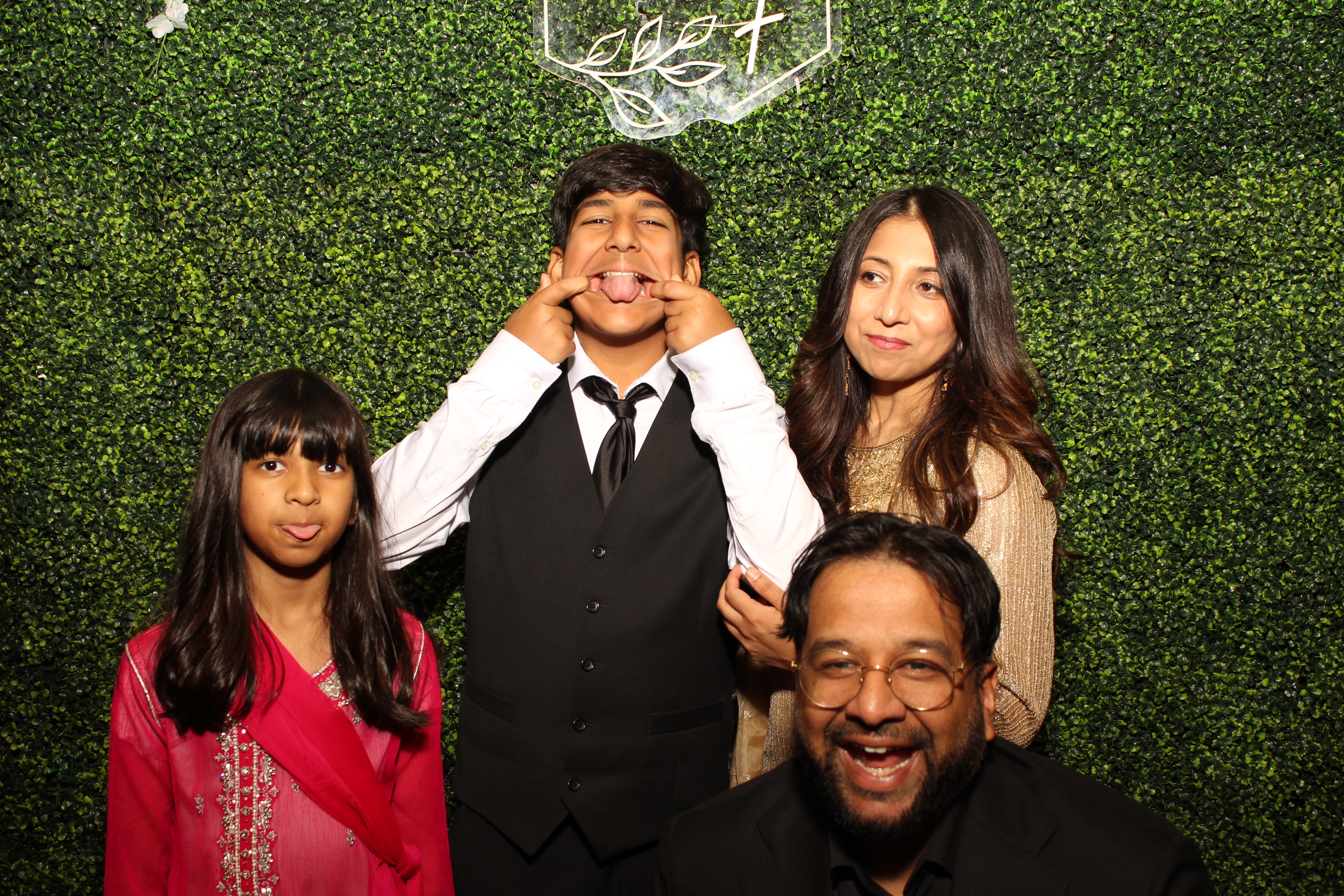 Mehvish & Fayaaz | View more photos from the event at gallery.photoboothcincy.com/u/PhotoBoothCincy/Mehvish-Fayaaz