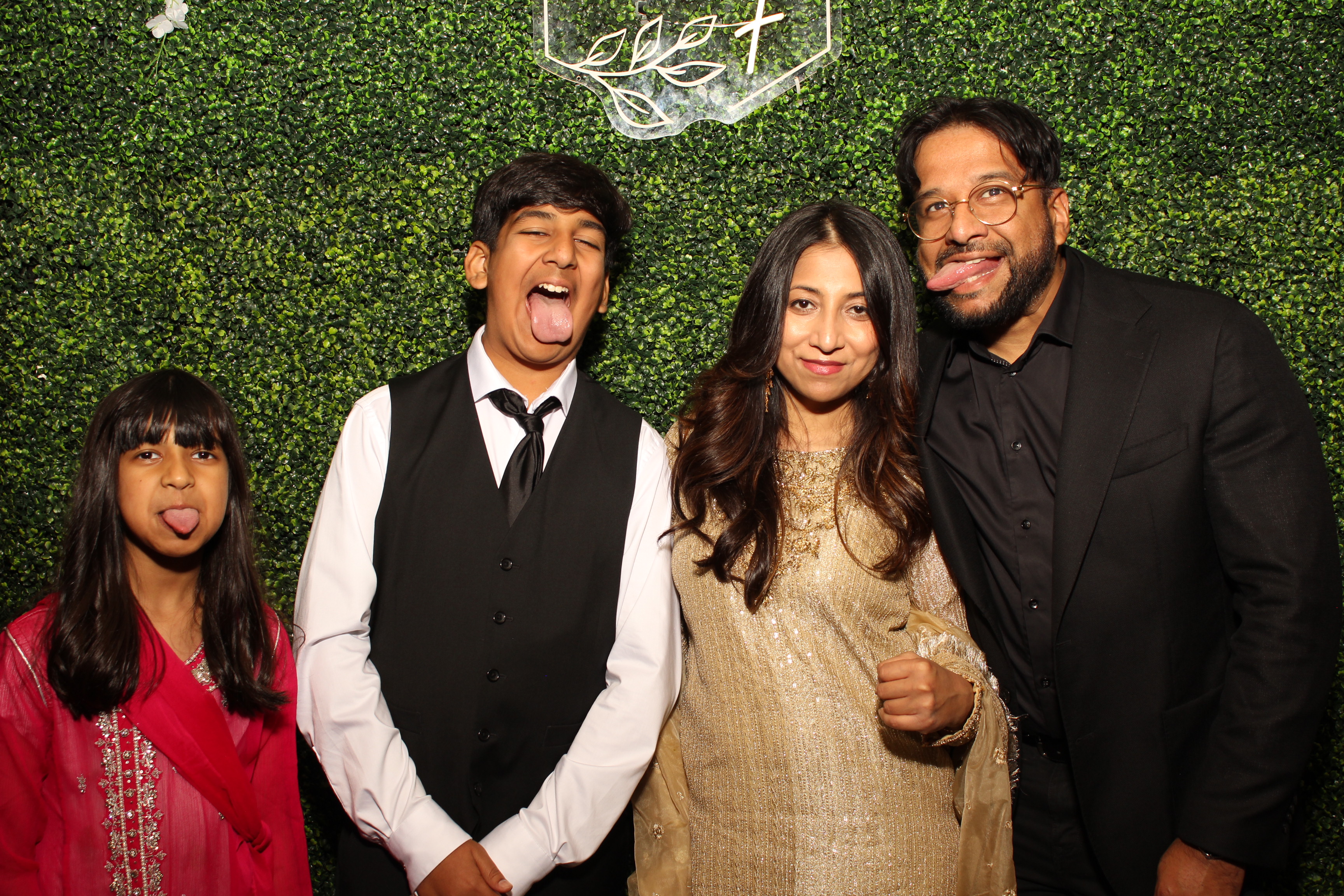 Mehvish & Fayaaz | View more photos from the event at gallery.photoboothcincy.com/u/PhotoBoothCincy/Mehvish-Fayaaz