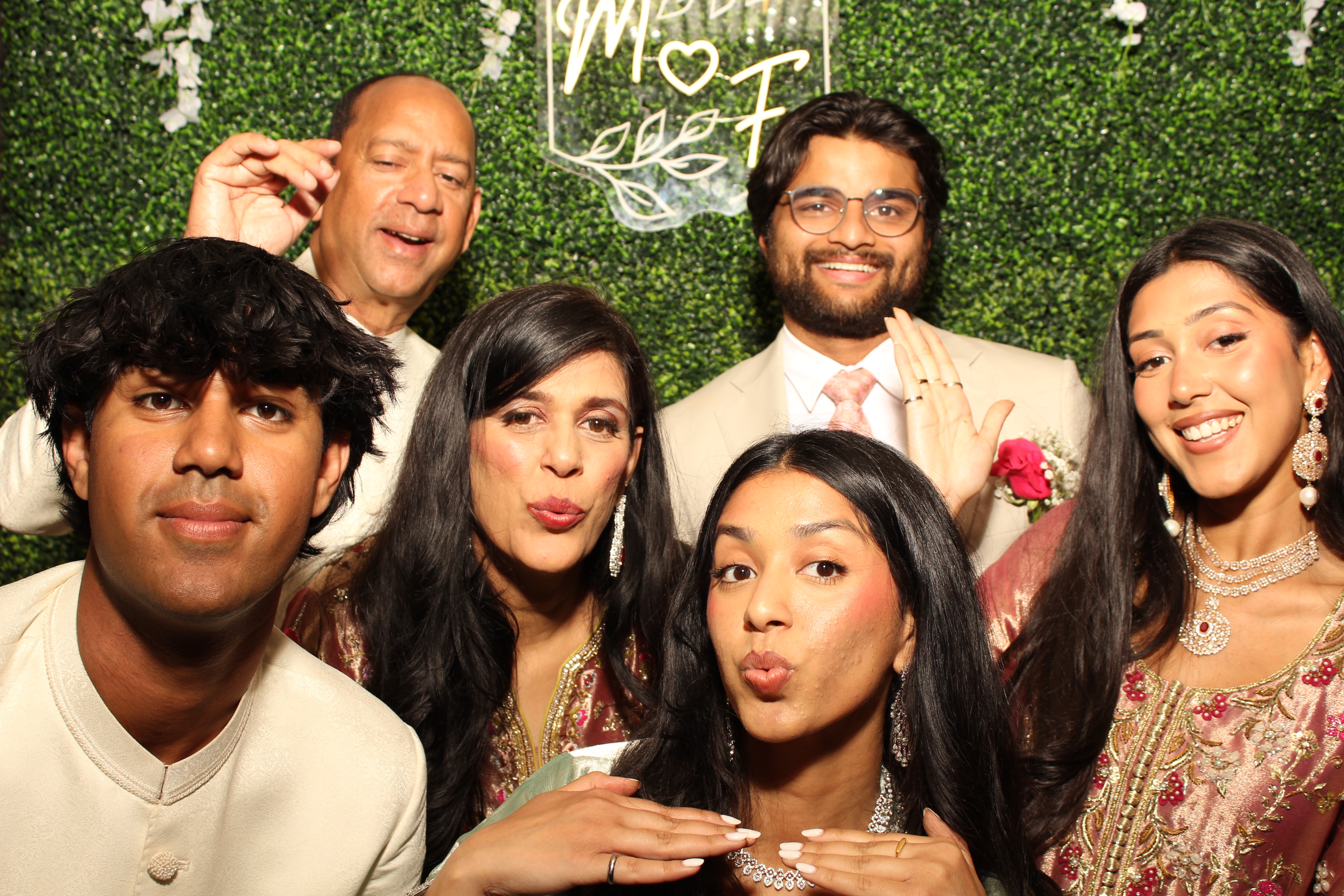 Mehvish & Fayaaz | View more photos from the event at gallery.photoboothcincy.com/u/PhotoBoothCincy/Mehvish-Fayaaz