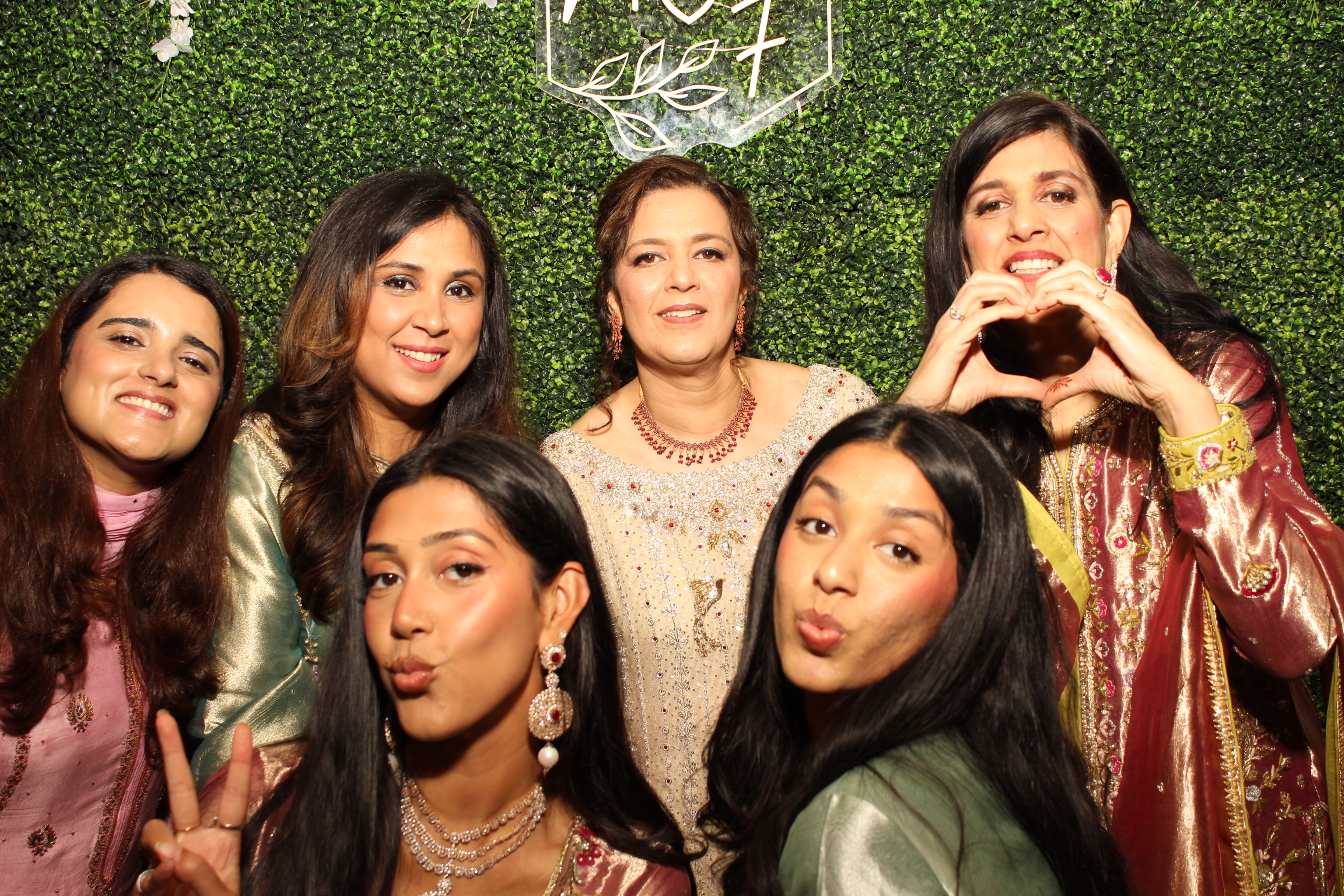 Mehvish & Fayaaz | View more photos from the event at gallery.photoboothcincy.com/u/PhotoBoothCincy/Mehvish-Fayaaz