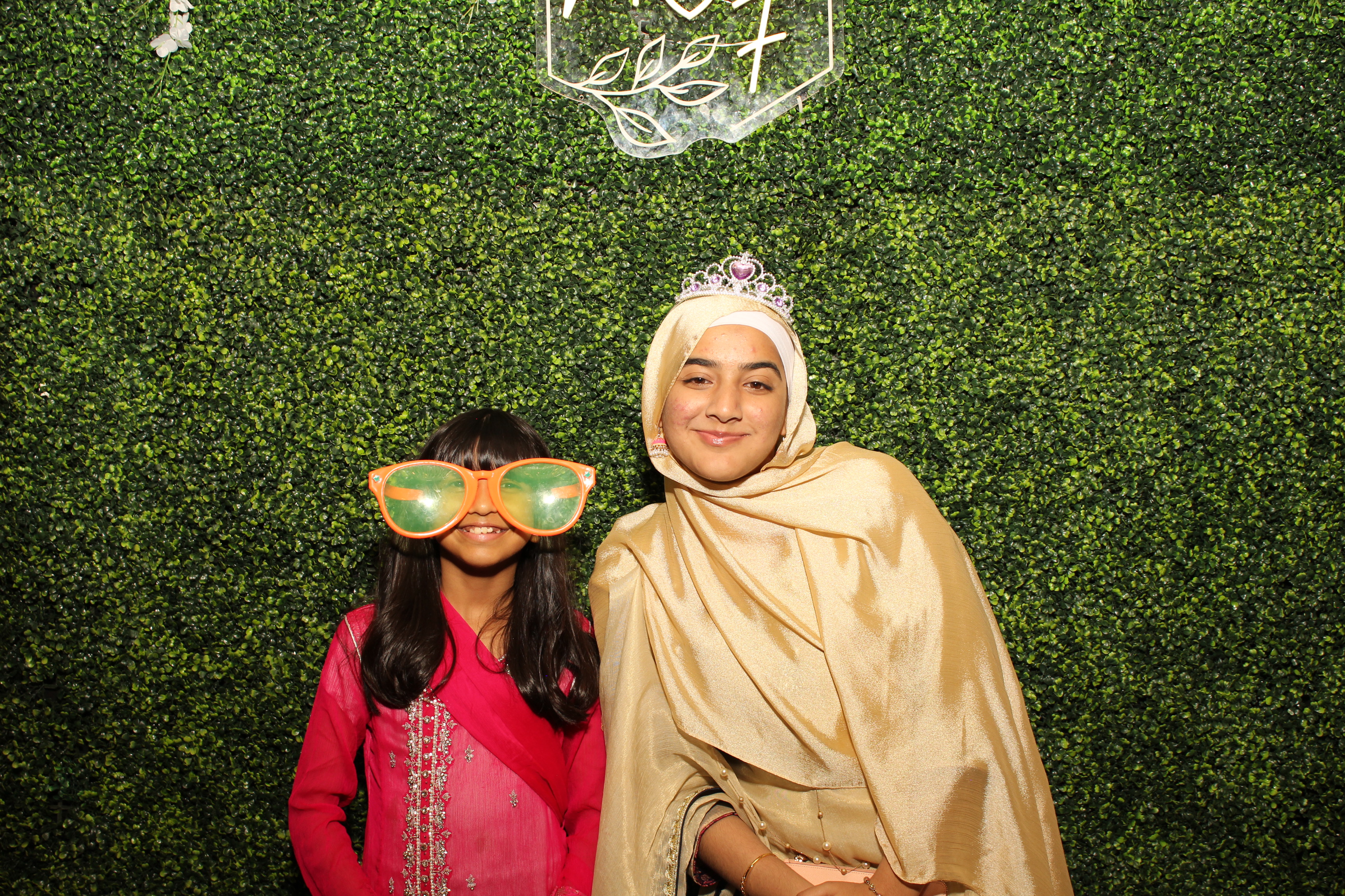 Mehvish & Fayaaz | View more photos from the event at gallery.photoboothcincy.com/u/PhotoBoothCincy/Mehvish-Fayaaz