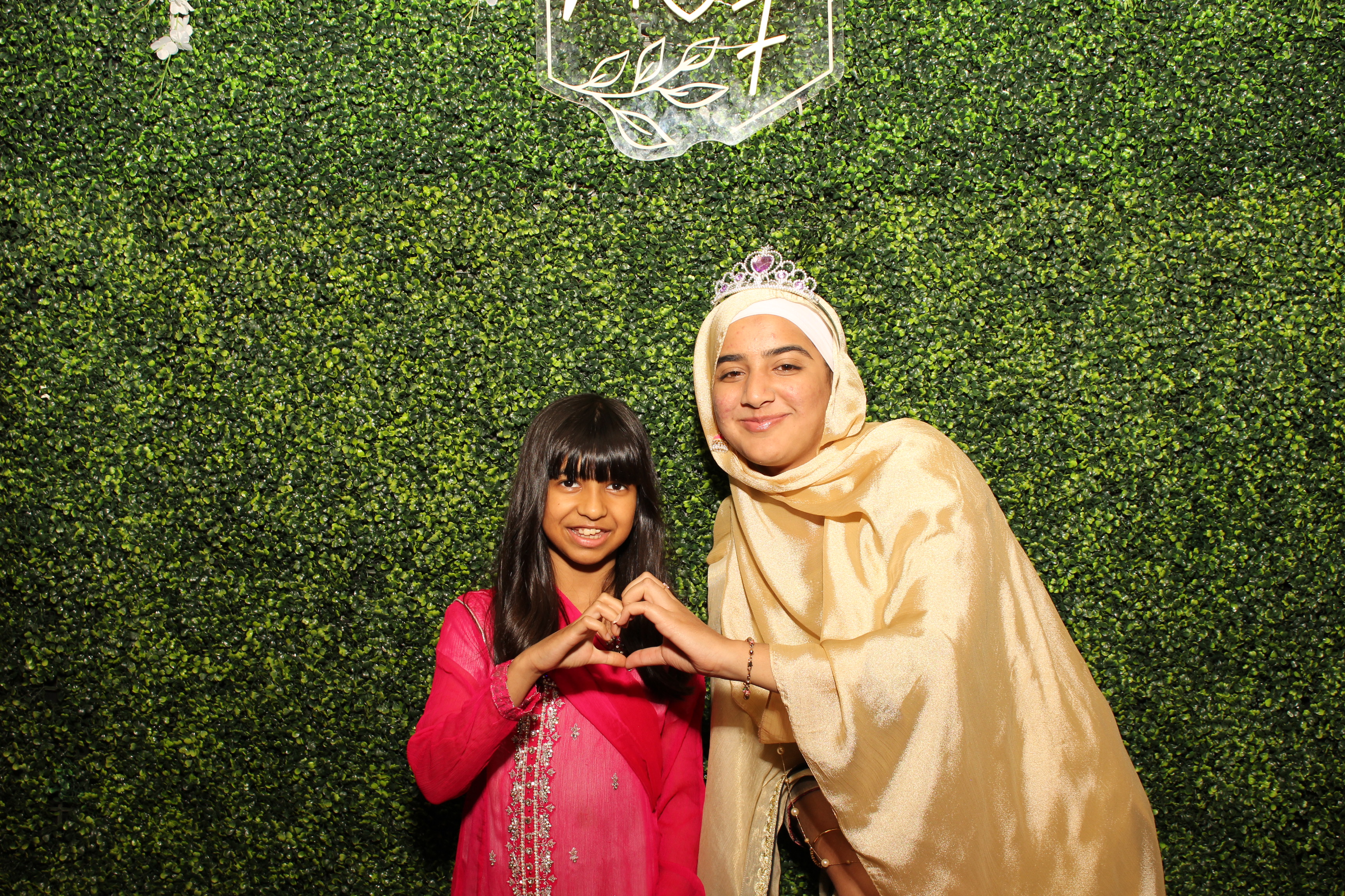 Mehvish & Fayaaz | View more photos from the event at gallery.photoboothcincy.com/u/PhotoBoothCincy/Mehvish-Fayaaz