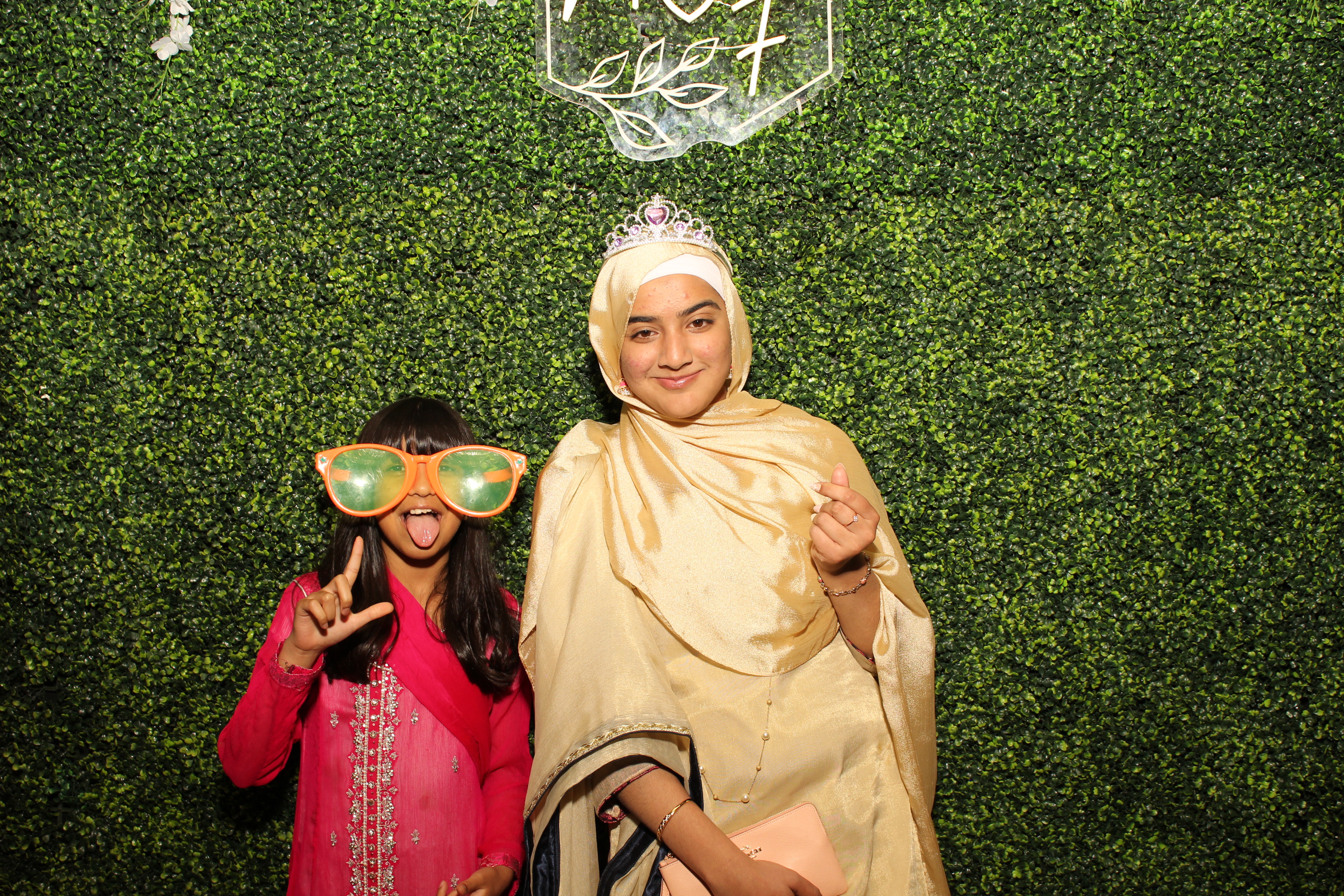 Mehvish & Fayaaz | View more photos from the event at gallery.photoboothcincy.com/u/PhotoBoothCincy/Mehvish-Fayaaz