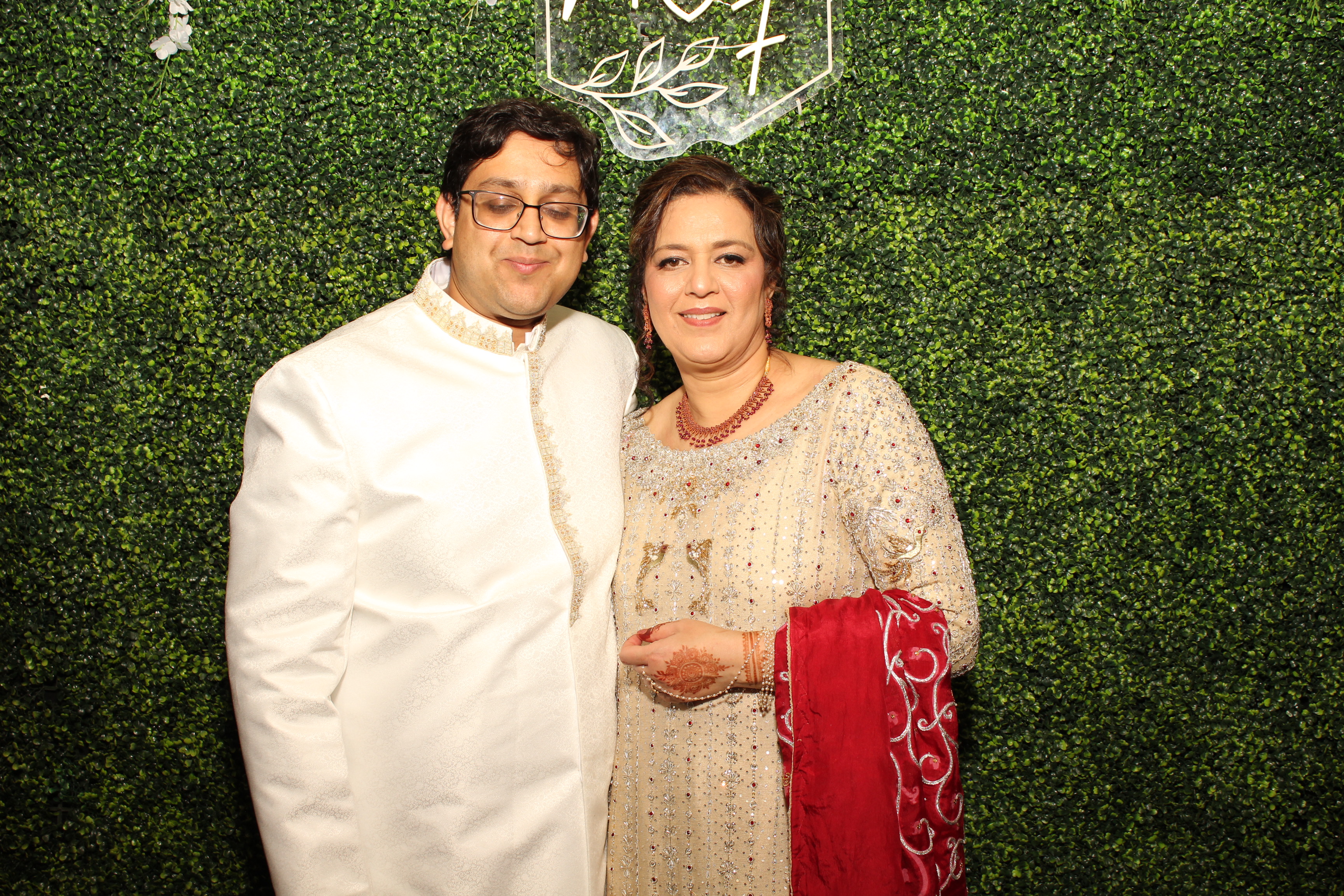 Mehvish & Fayaaz | View more photos from the event at gallery.photoboothcincy.com/u/PhotoBoothCincy/Mehvish-Fayaaz