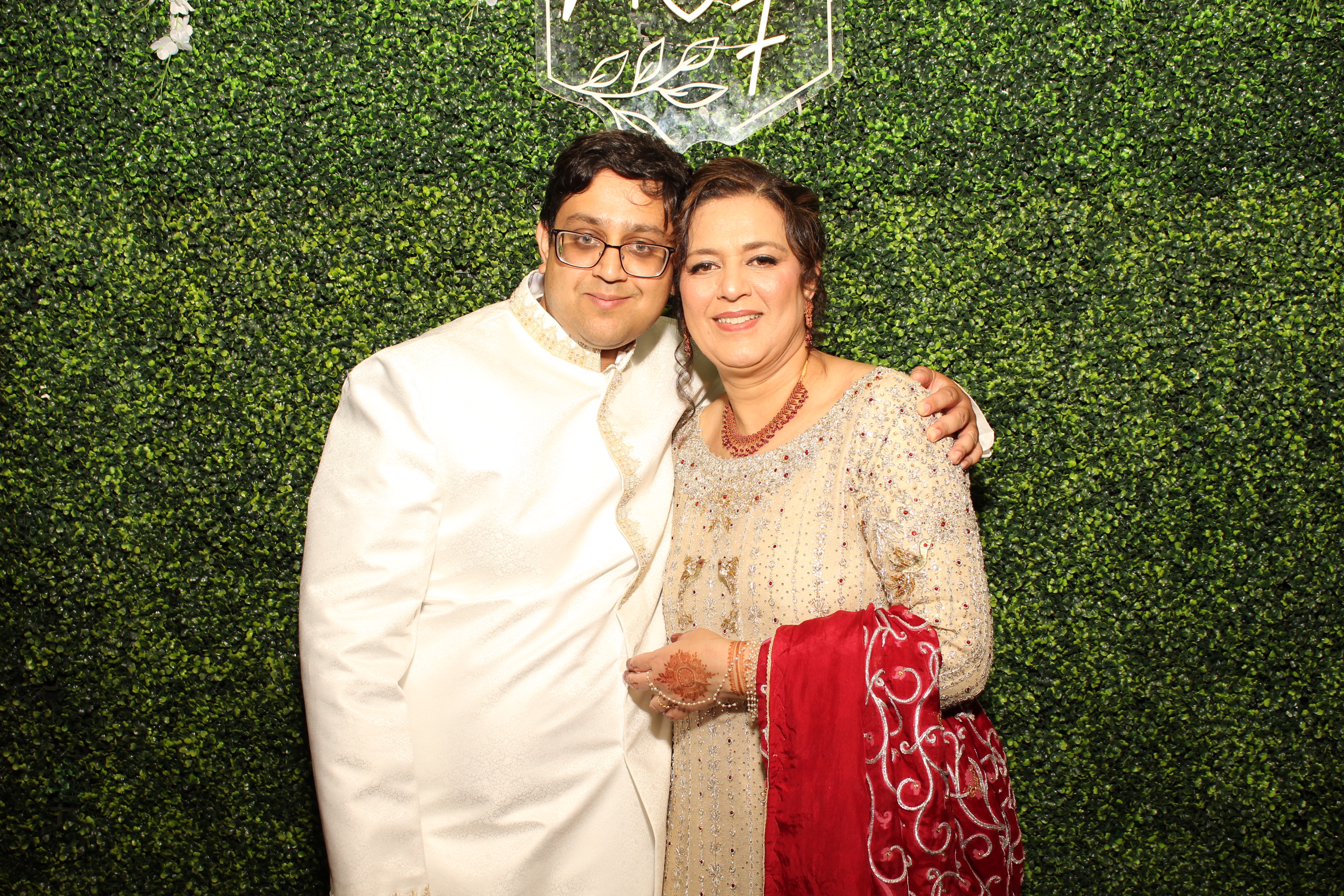 Mehvish & Fayaaz | View more photos from the event at gallery.photoboothcincy.com/u/PhotoBoothCincy/Mehvish-Fayaaz