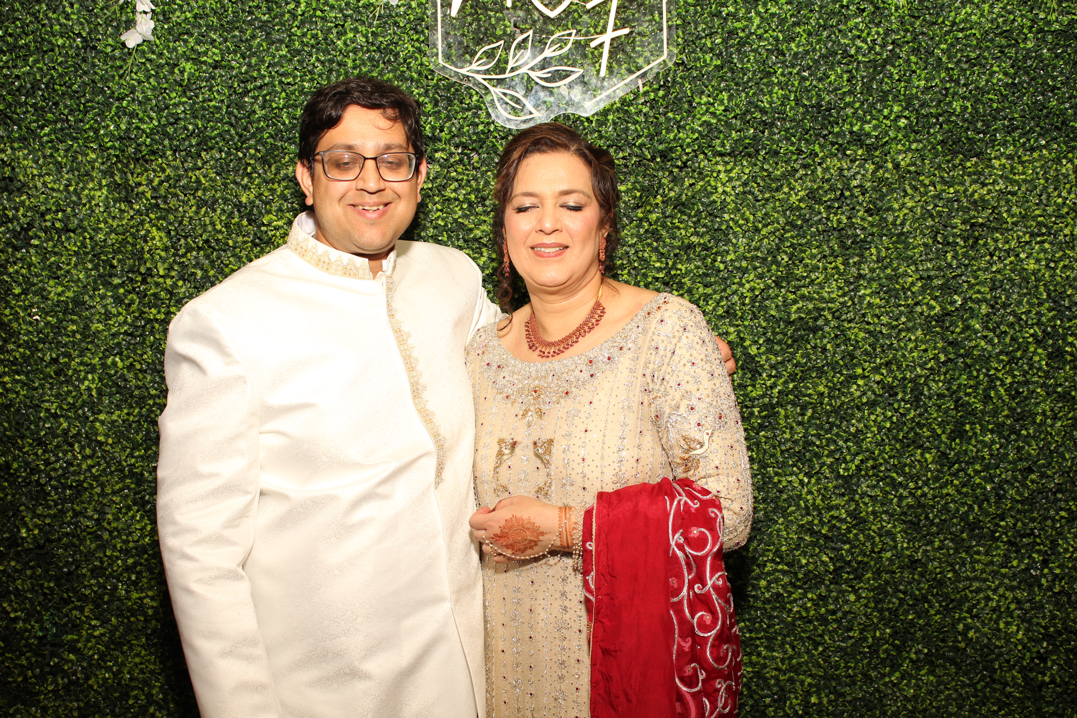 Mehvish & Fayaaz | View more photos from the event at gallery.photoboothcincy.com/u/PhotoBoothCincy/Mehvish-Fayaaz