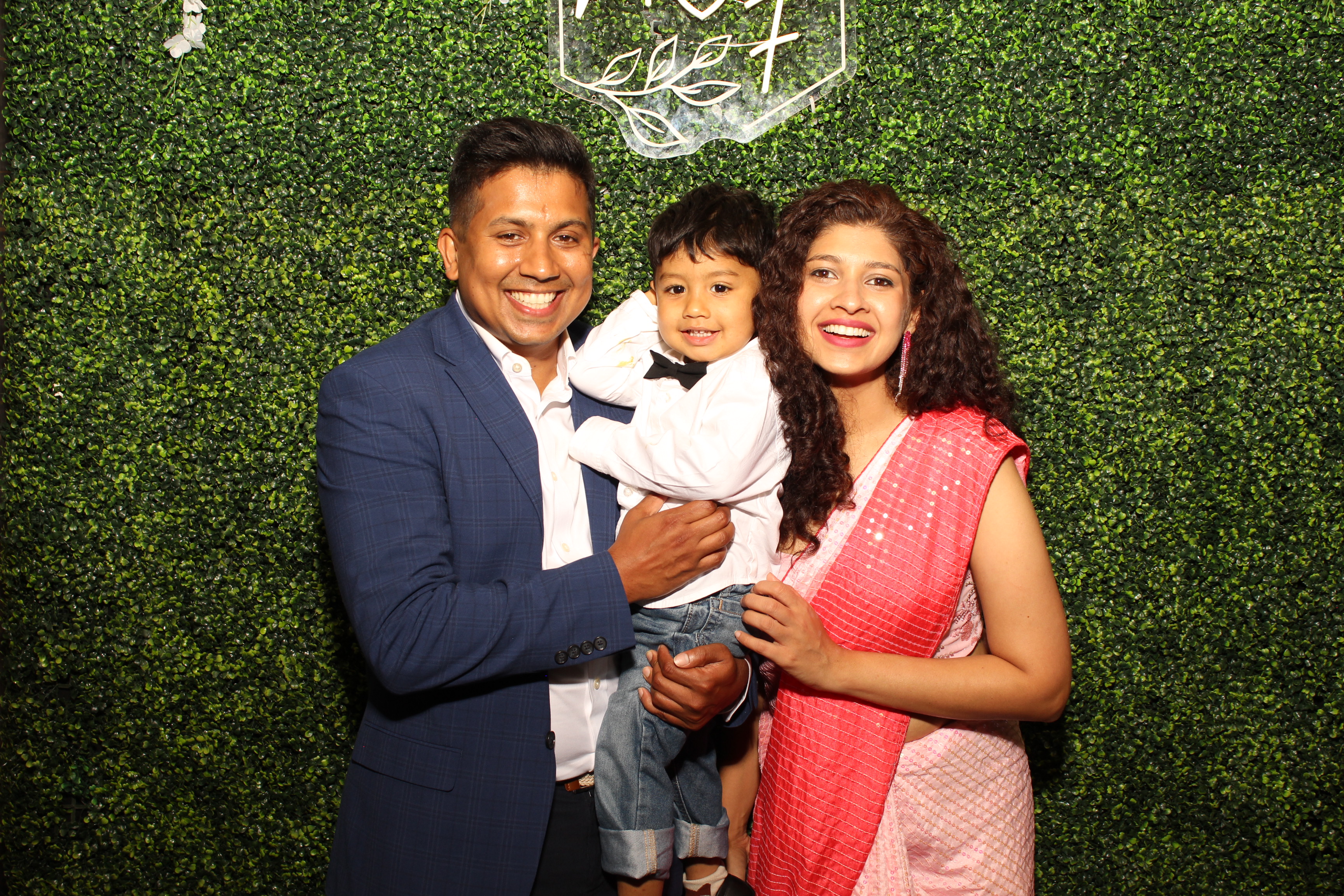 Mehvish & Fayaaz | View more photos from the event at gallery.photoboothcincy.com/u/PhotoBoothCincy/Mehvish-Fayaaz