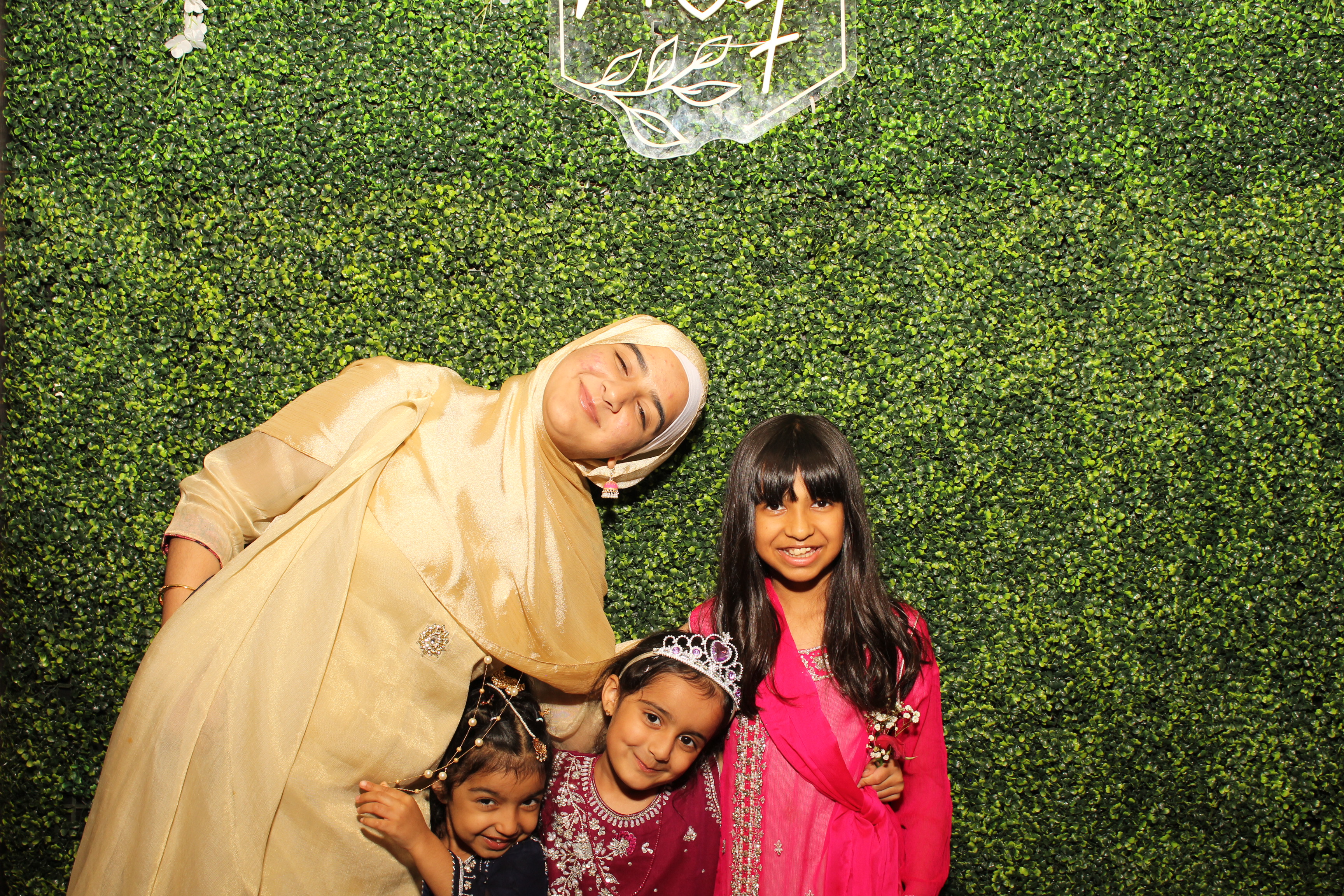 Mehvish & Fayaaz | View more photos from the event at gallery.photoboothcincy.com/u/PhotoBoothCincy/Mehvish-Fayaaz