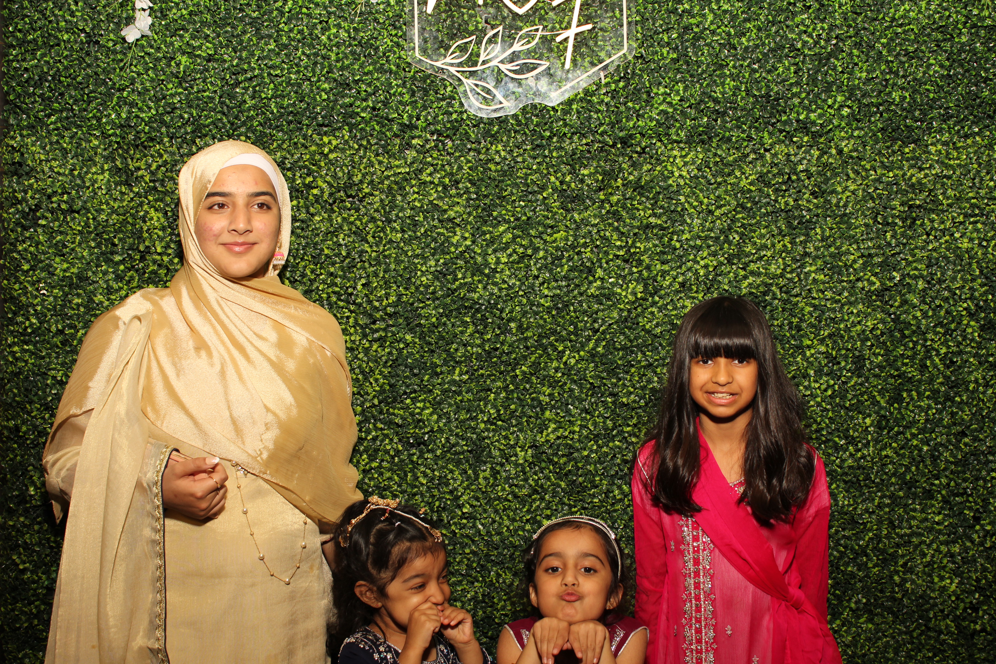 Mehvish & Fayaaz | View more photos from the event at gallery.photoboothcincy.com/u/PhotoBoothCincy/Mehvish-Fayaaz